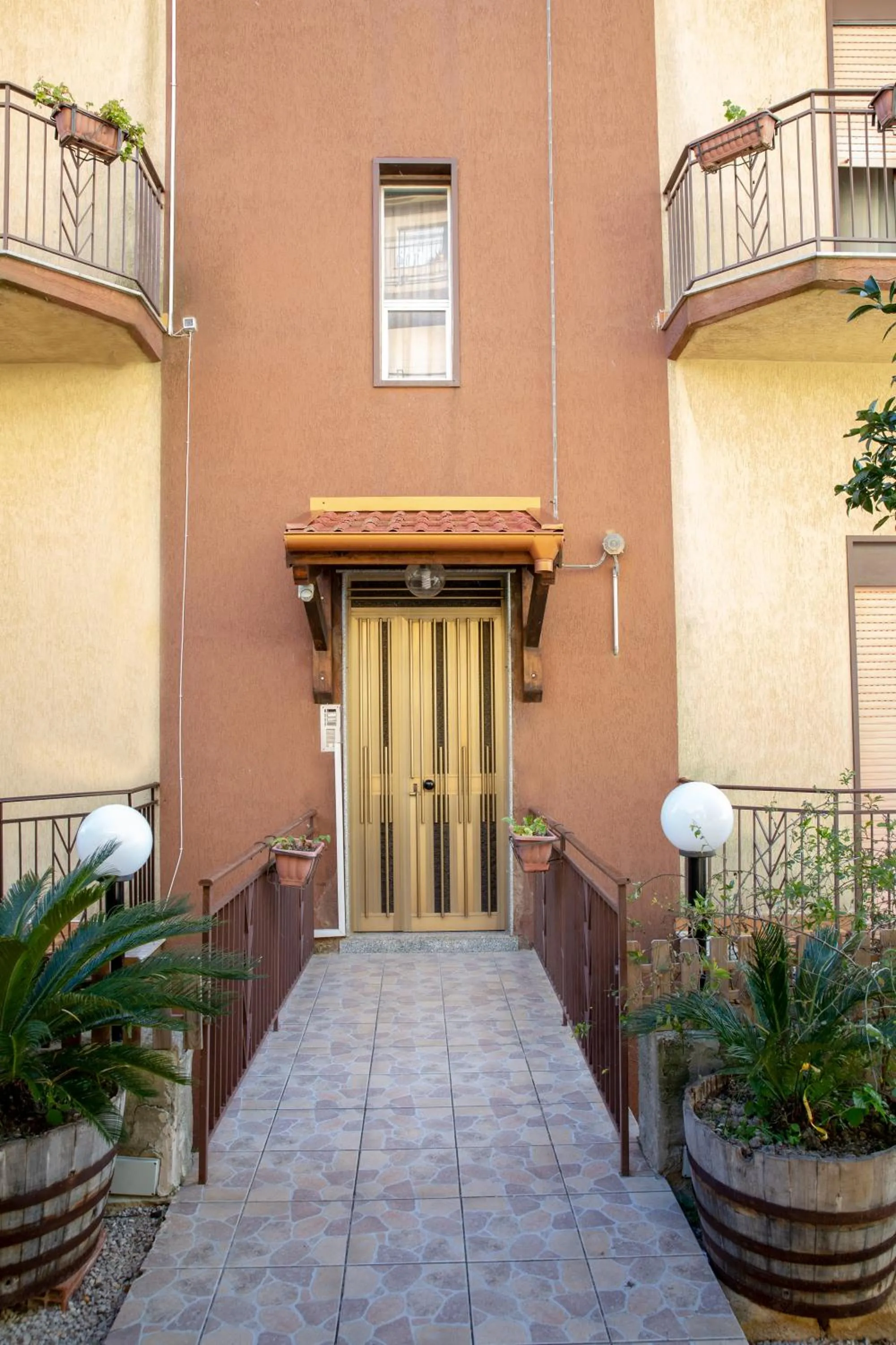 Facade/entrance in Chic & Beauty