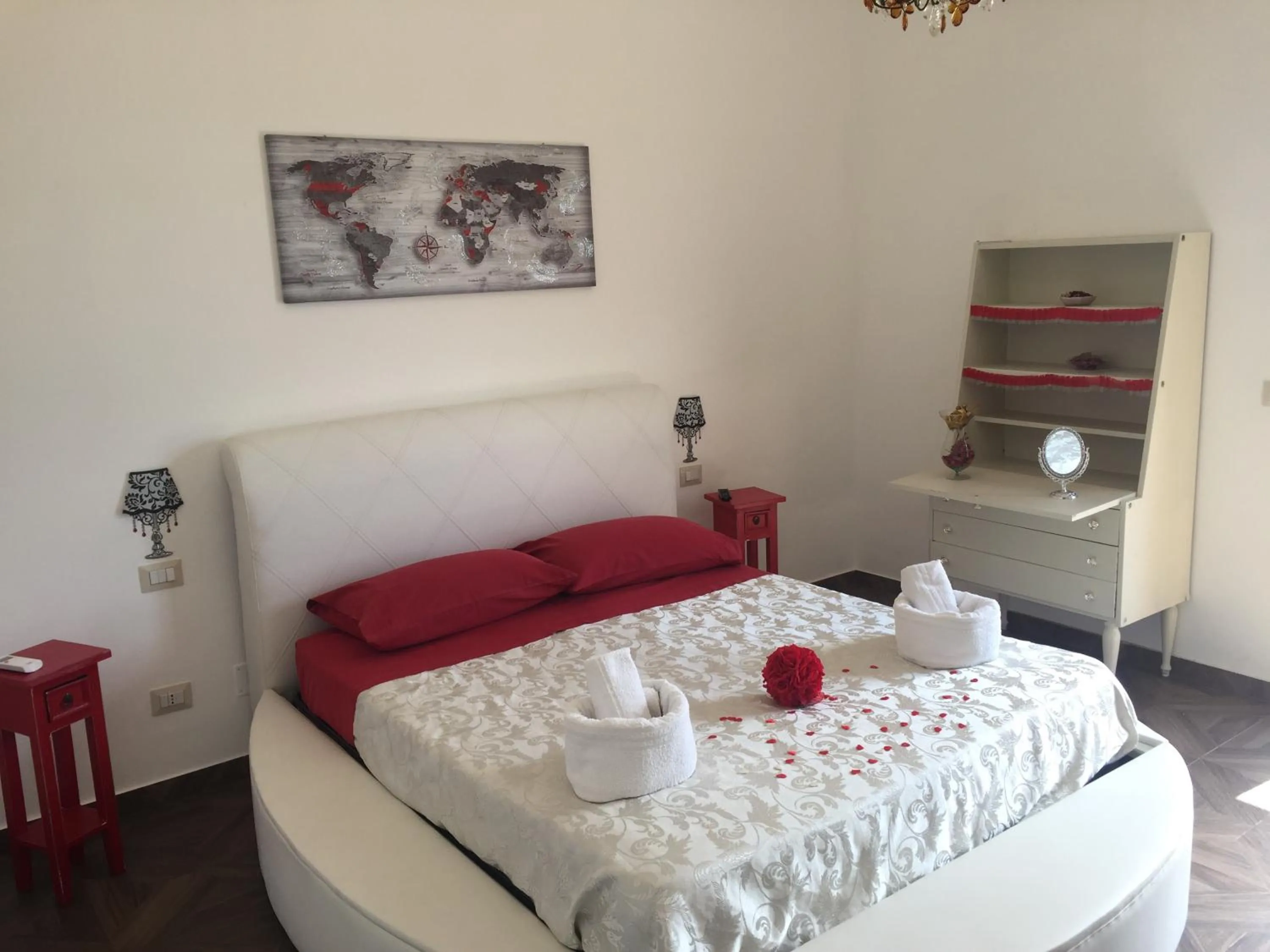 Bed in Chic & Beauty