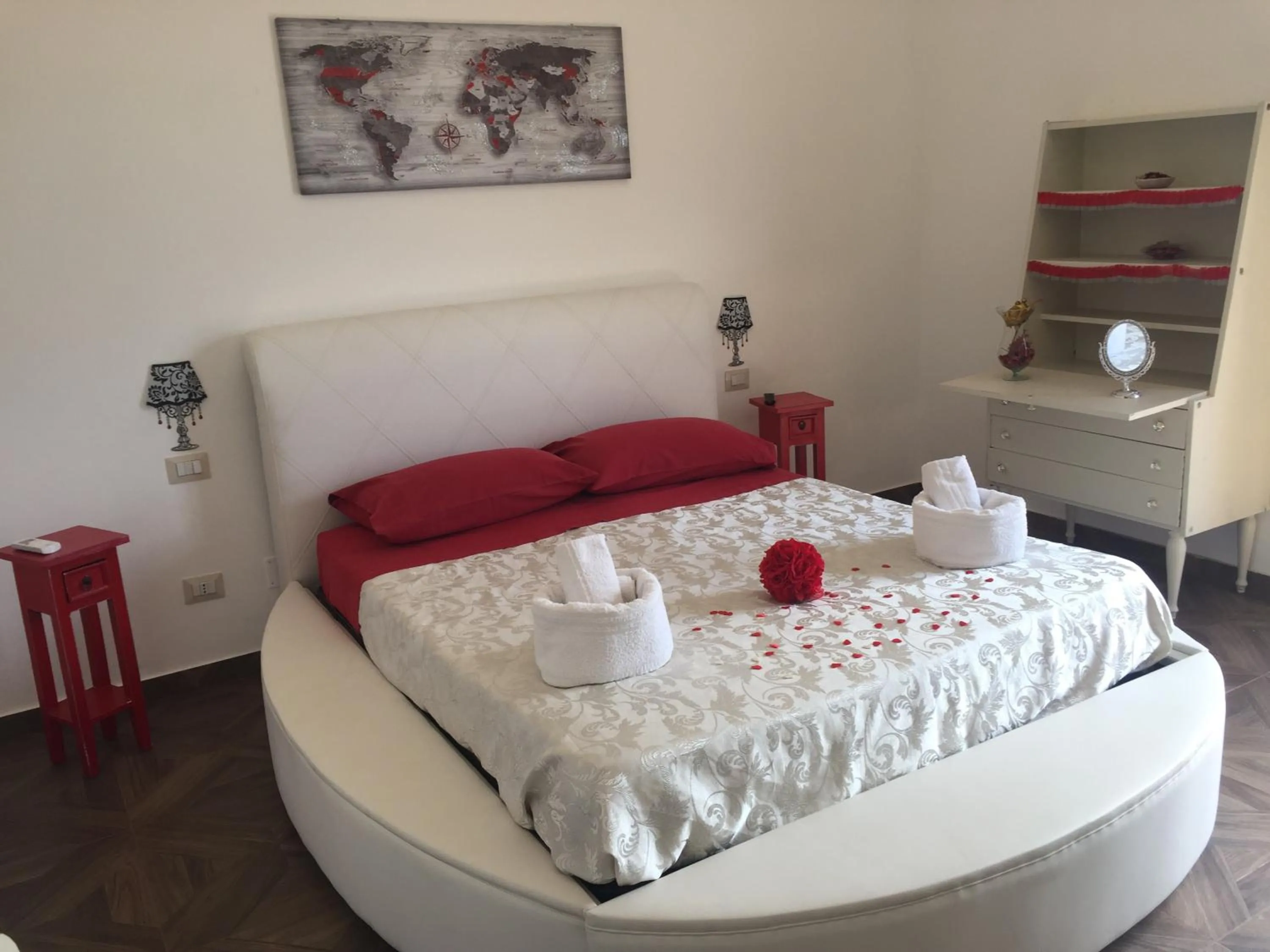 Bed in Chic & Beauty