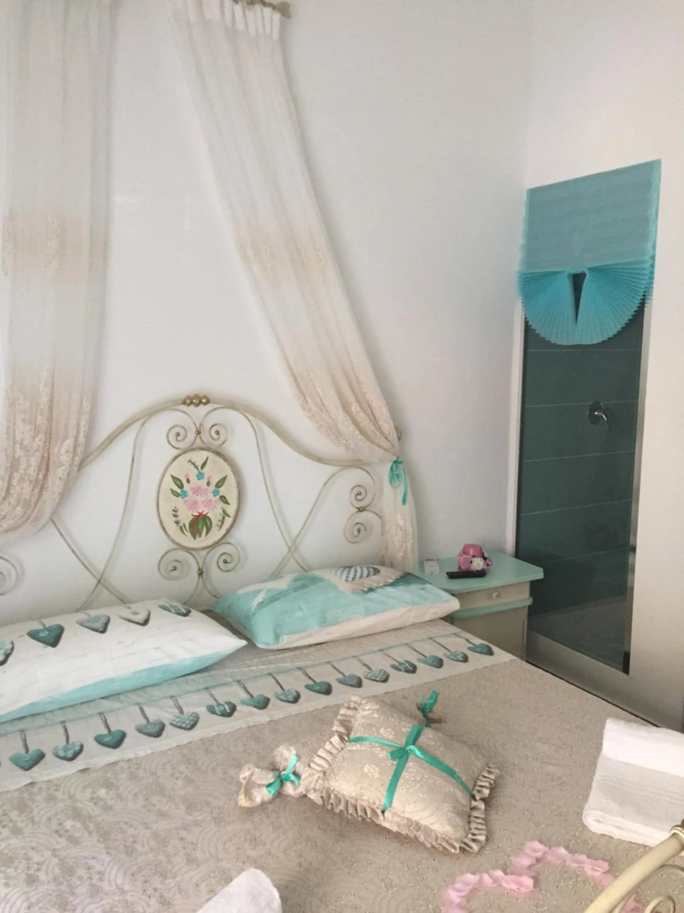 Bed in Chic & Beauty