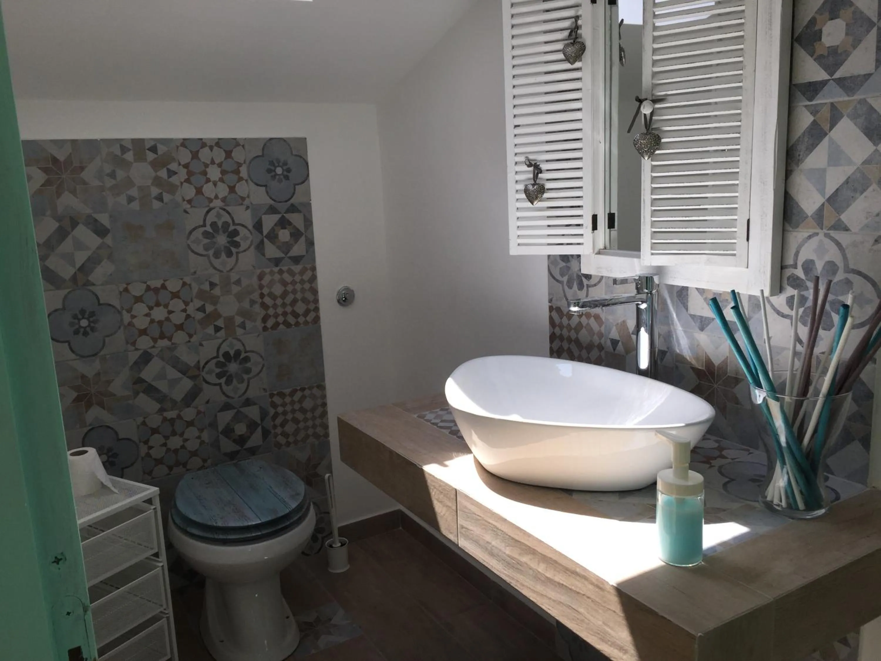 Shower in Chic & Beauty