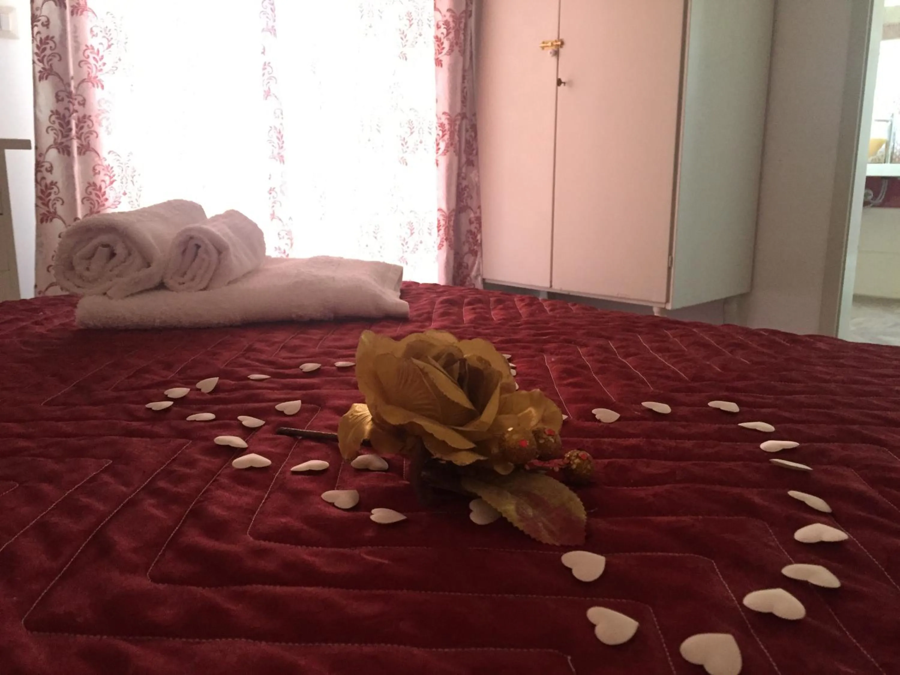 Bed in Chic & Beauty