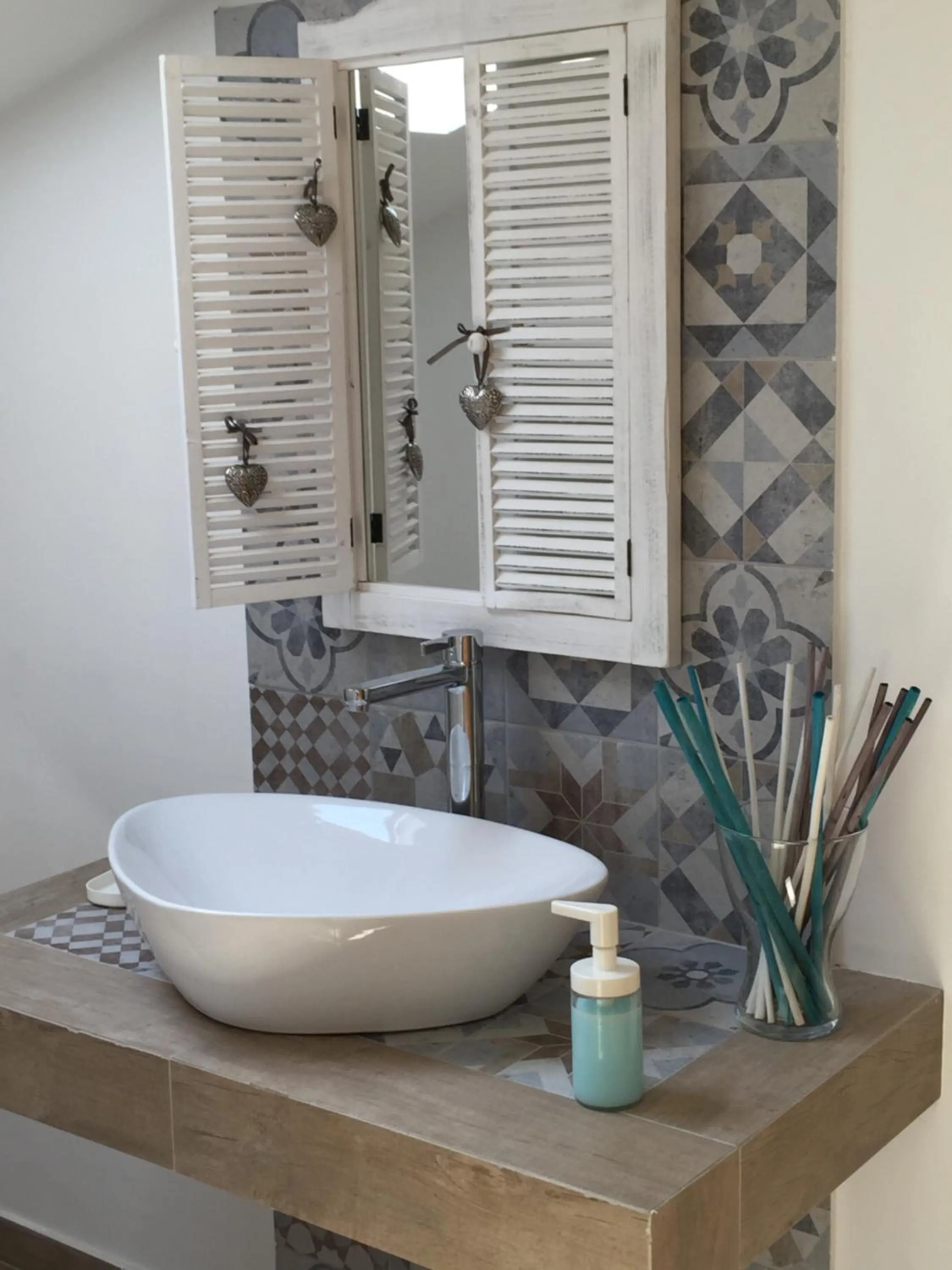 Decorative detail in Chic & Beauty