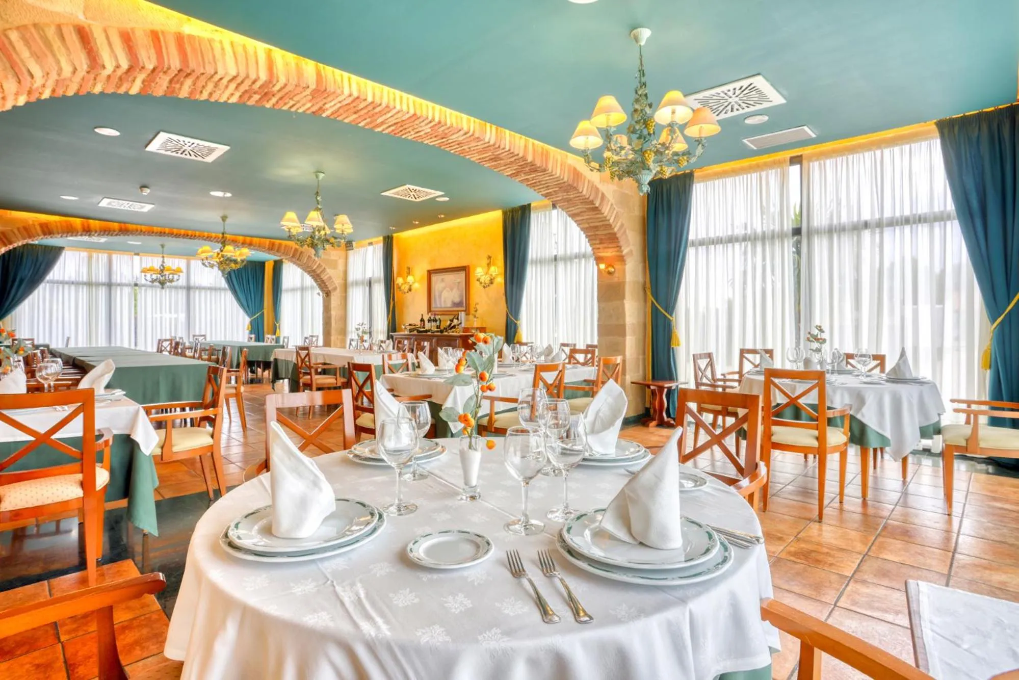 Restaurant/places to eat in Hotel Villa De Almazan