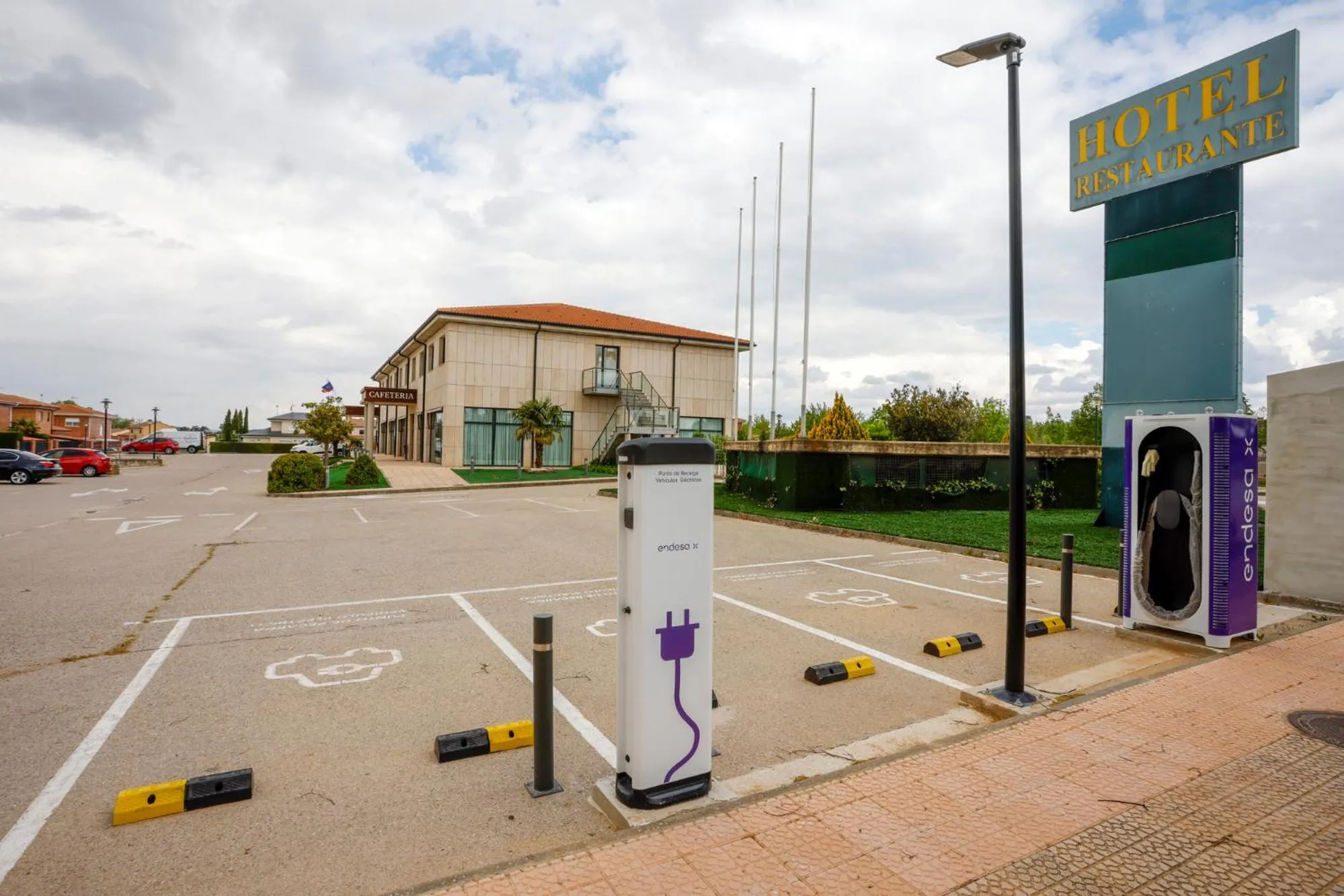 Parking in Hotel Villa De Almazan