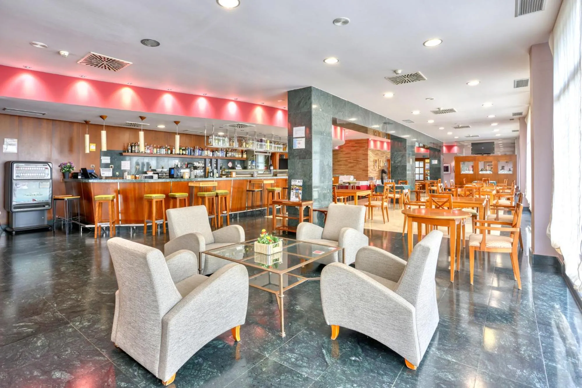 Restaurant/places to eat in Hotel Villa De Almazan