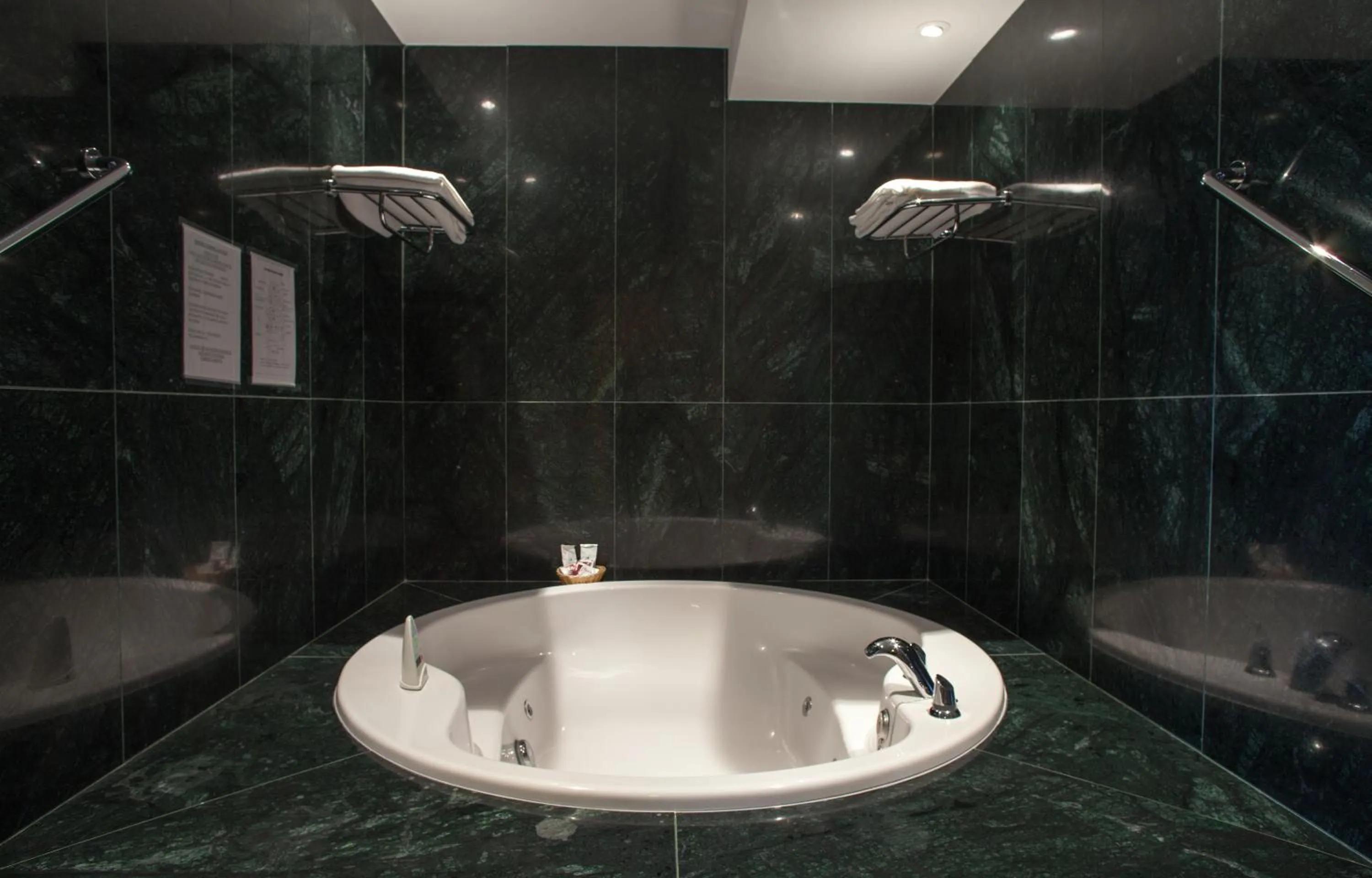 Bathroom in Hotel Villa De Almazan