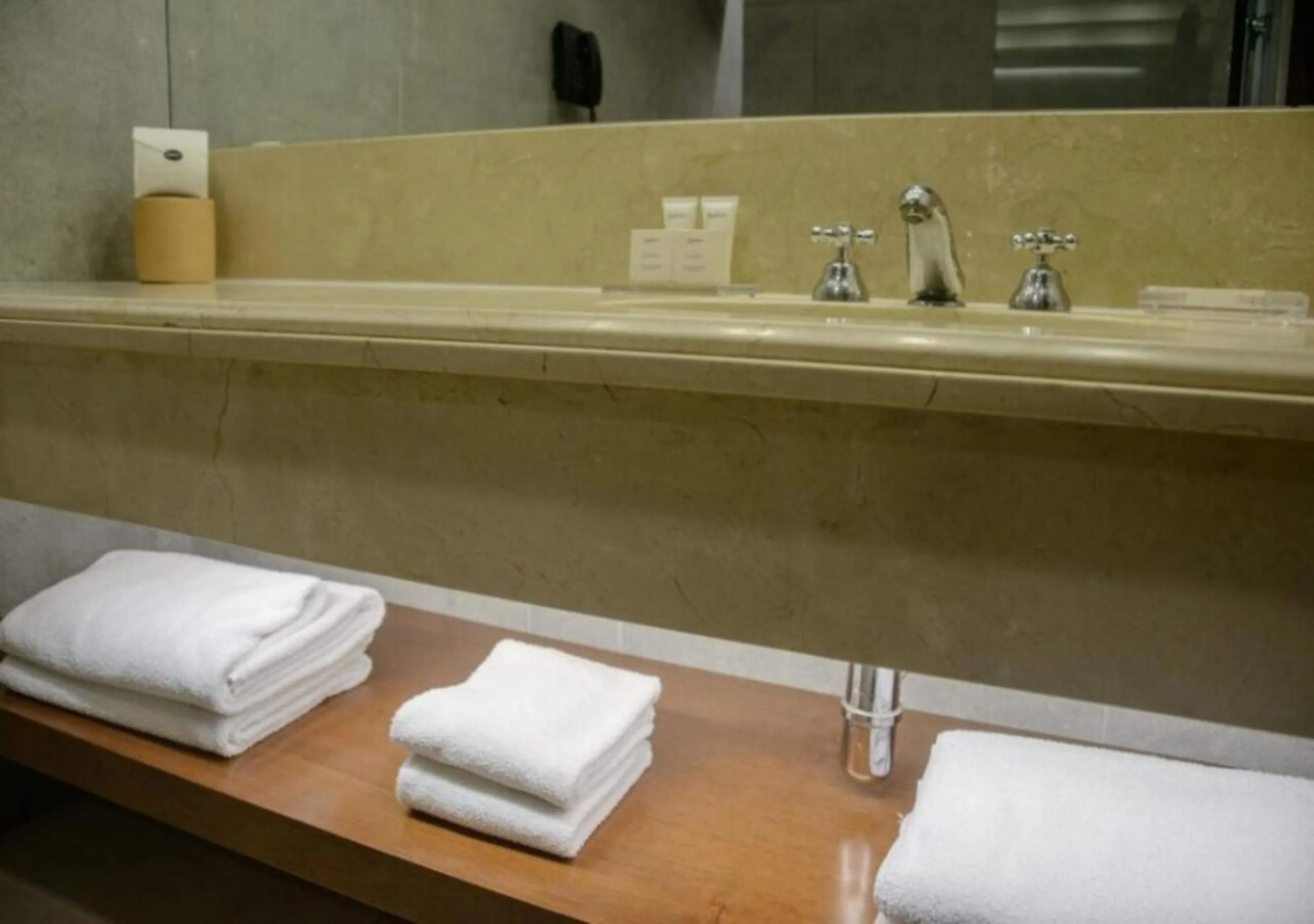 Bathroom in Radisson Montevideo Victoria Plaza Hotel