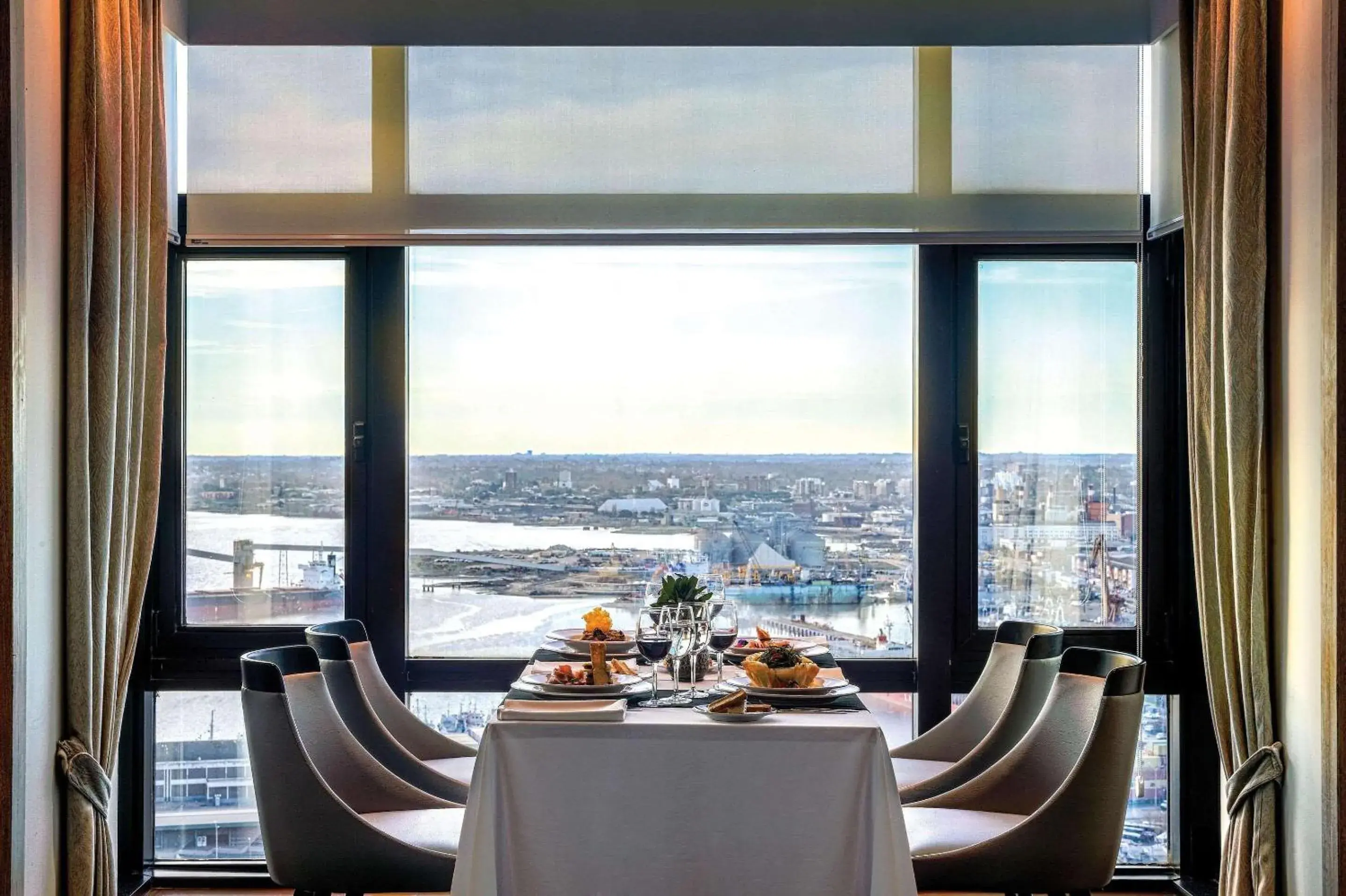 Restaurant/places to eat in Radisson Montevideo Victoria Plaza Hotel Restaurant/places to eat in Radisson Montevideo Victoria Plaza Hotel