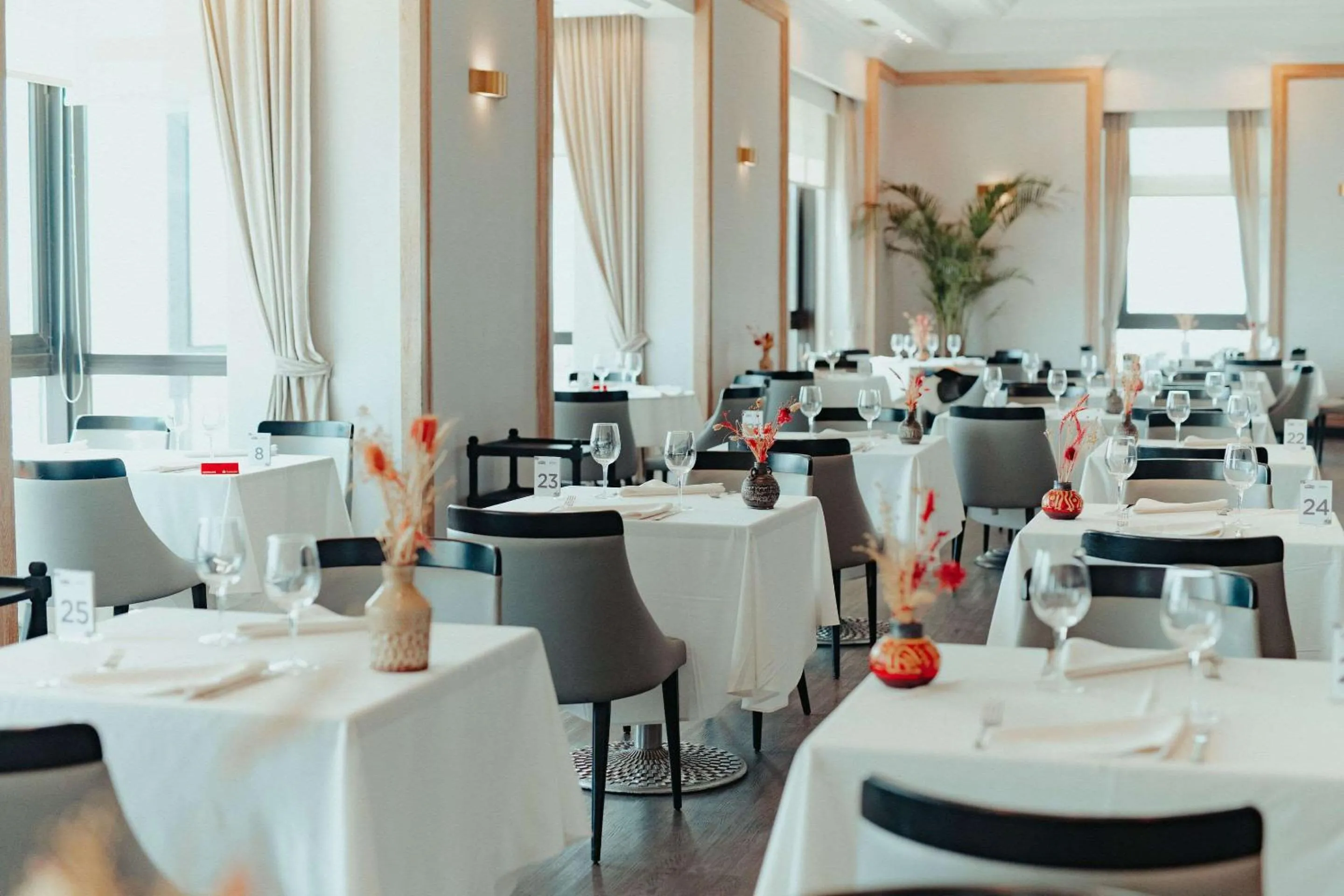 Restaurant/places to eat in Radisson Montevideo Victoria Plaza Hotel