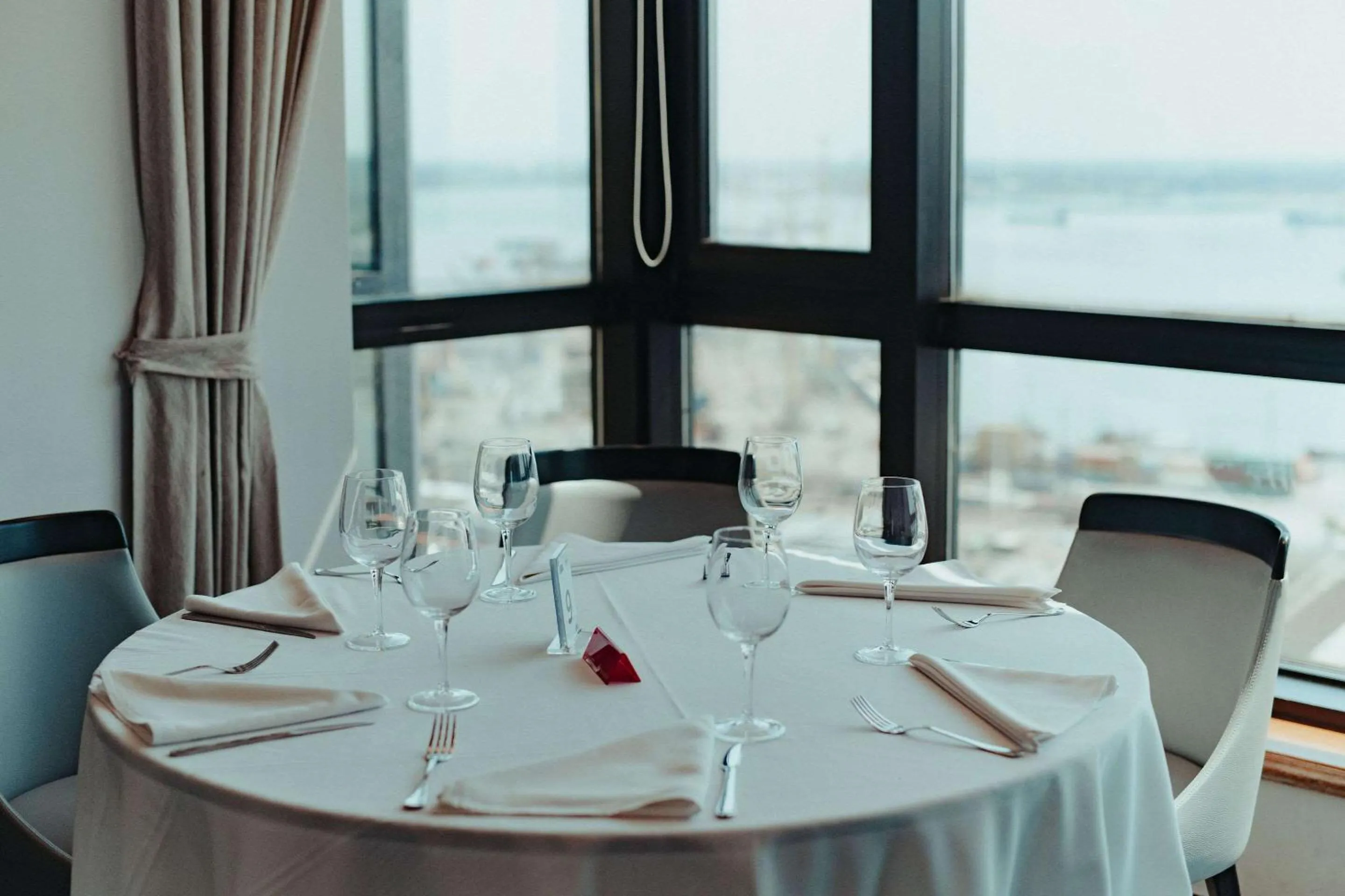 Restaurant/places to eat in Radisson Montevideo Victoria Plaza Hotel