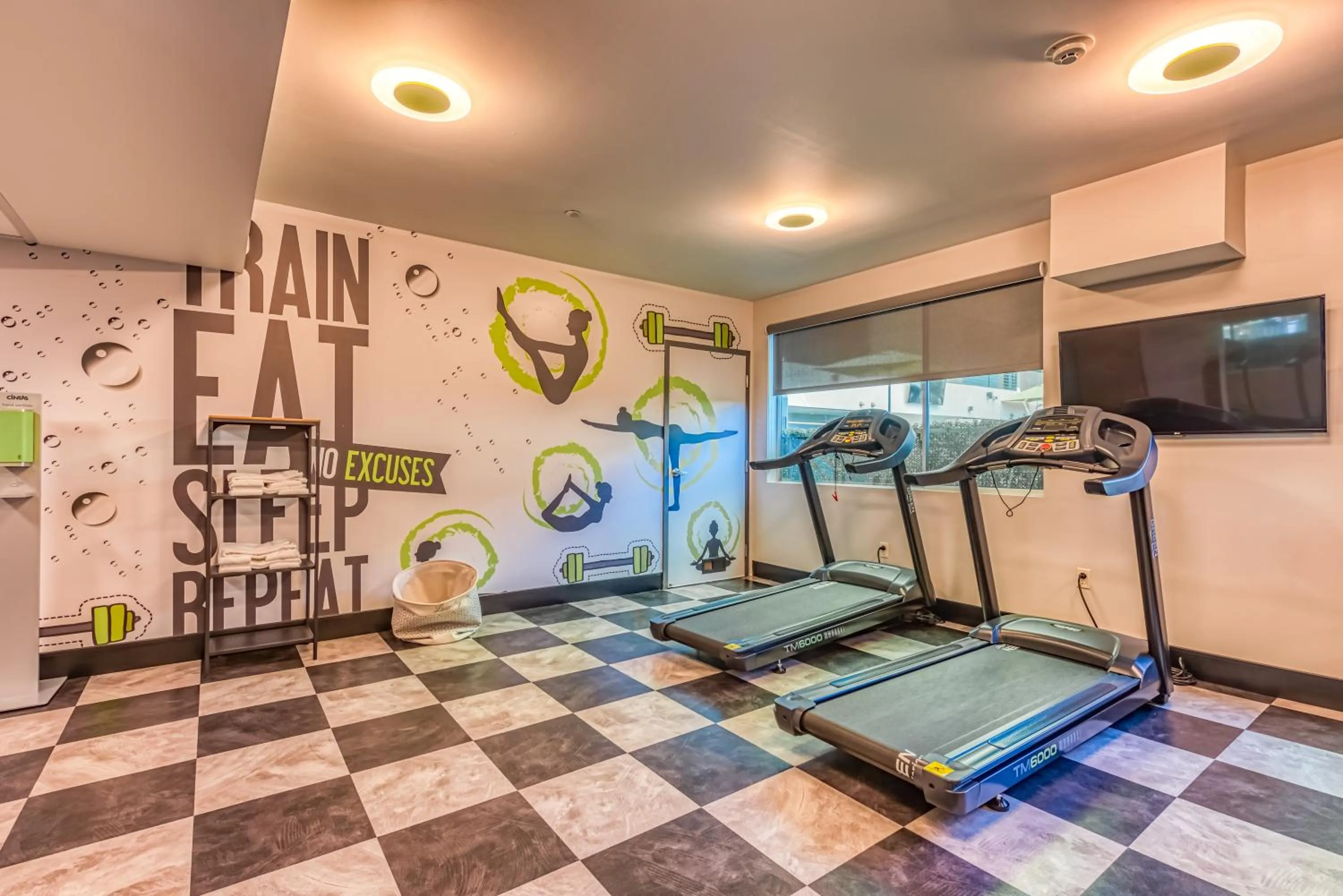 Fitness centre/facilities in Lexen Hotel - North Hollywood Near Universal Studios