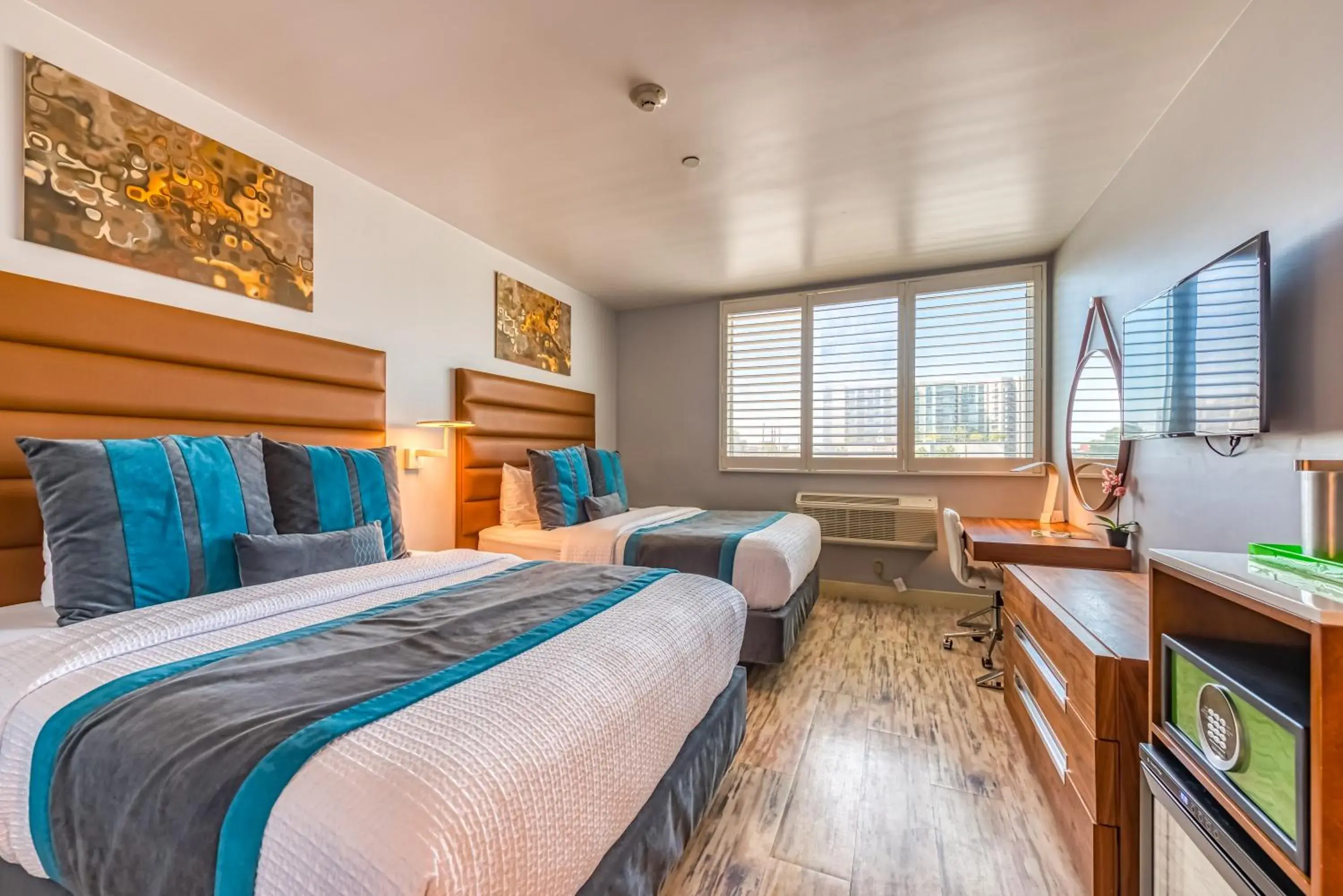 Classic Double Queen in Lexen Hotel - North Hollywood Near Universal Studios Classic Double Queen in Lexen Hotel - North Hollywood Near Universal Studios