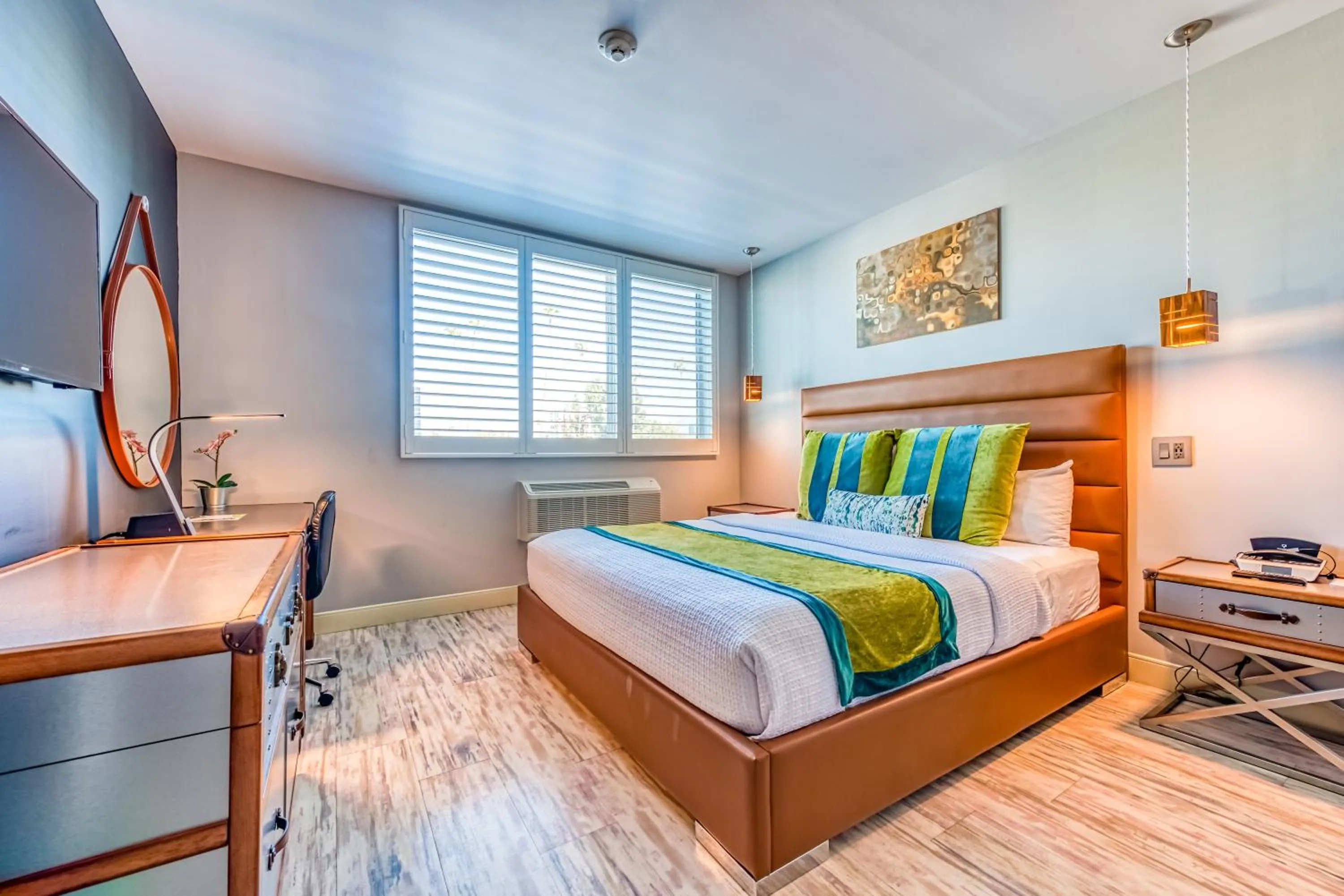 Bathroom, Bed in Lexen Hotel - North Hollywood Near Universal Studios