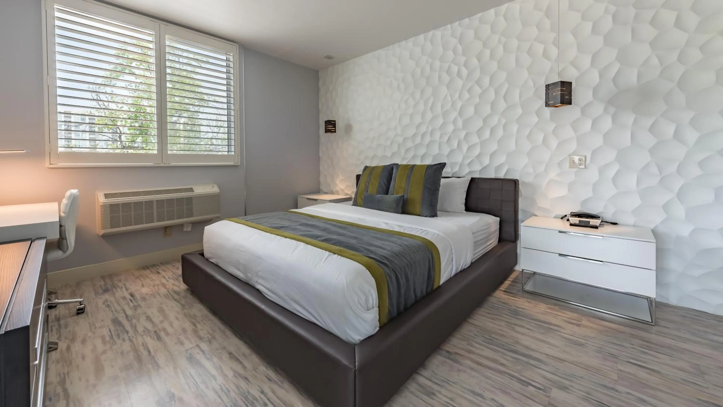 Bedroom, Bed in Lexen Hotel - North Hollywood Near Universal Studios