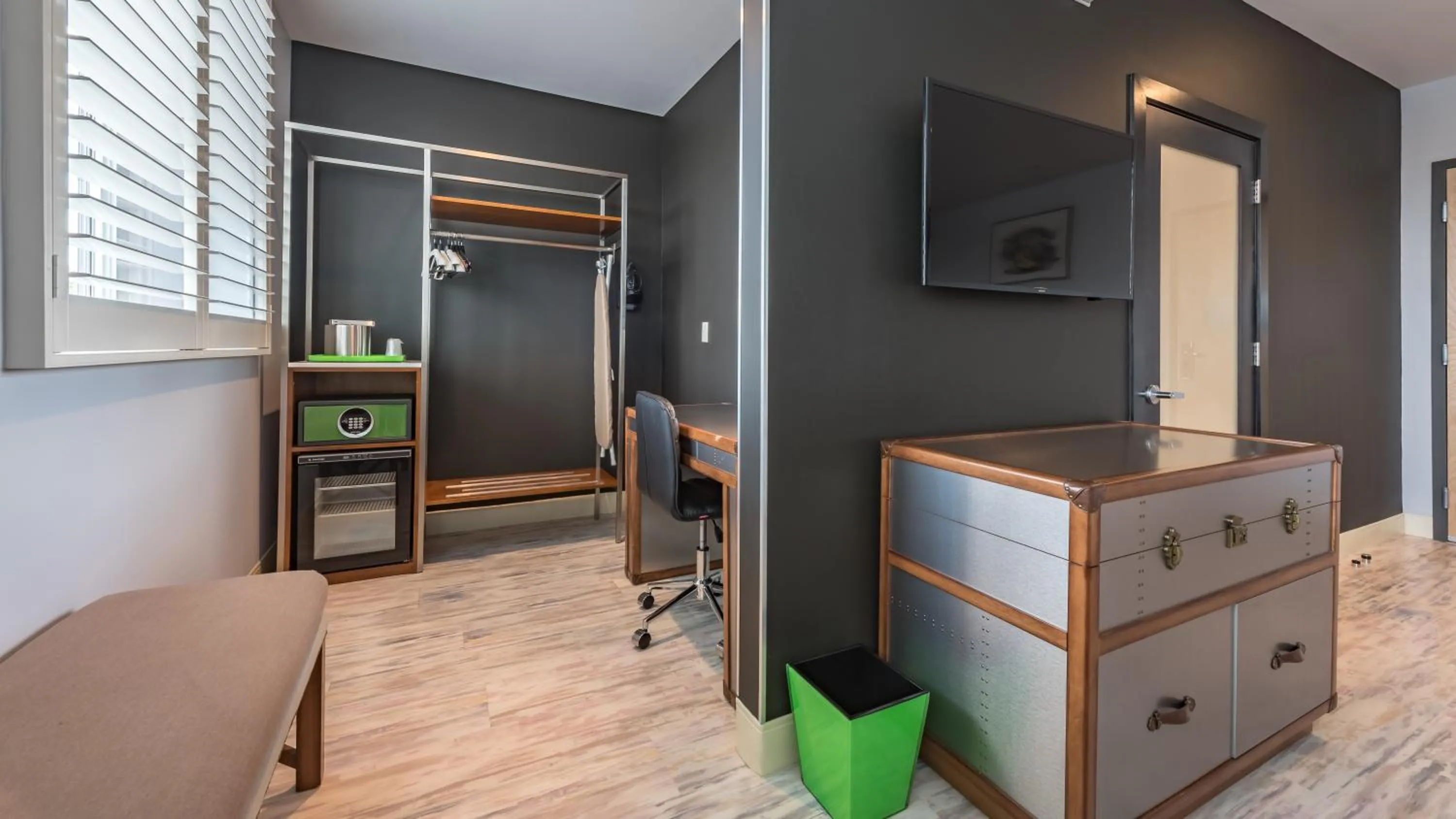 Bedroom in Lexen Hotel - North Hollywood Near Universal Studios