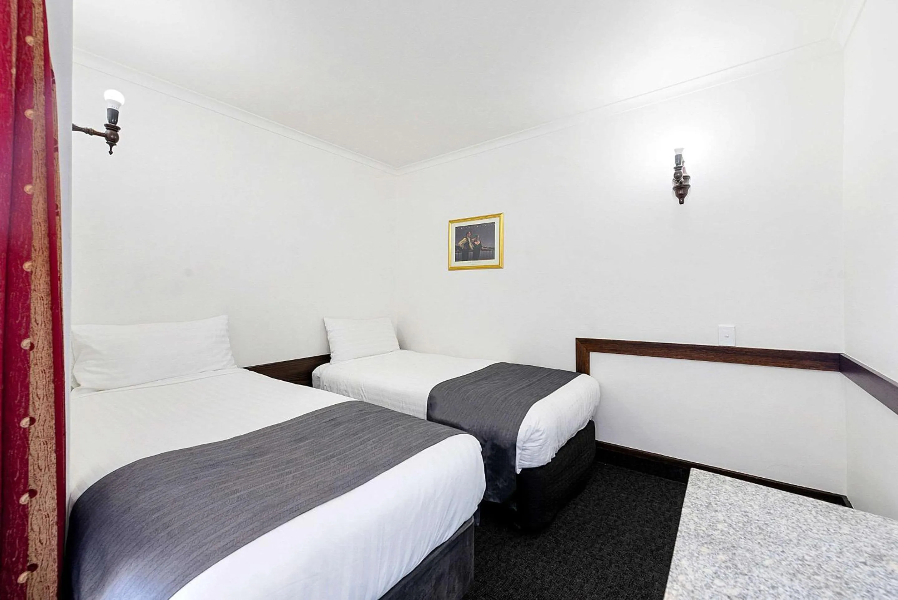Bedroom, Bed in Quality Hotel Colonial Launceston