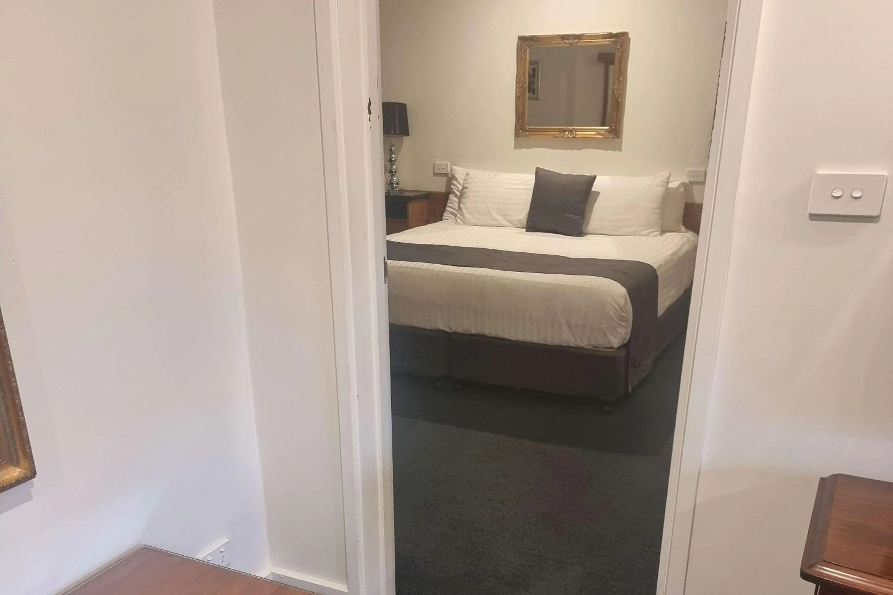 Bedroom, Bed in Quality Hotel Colonial Launceston