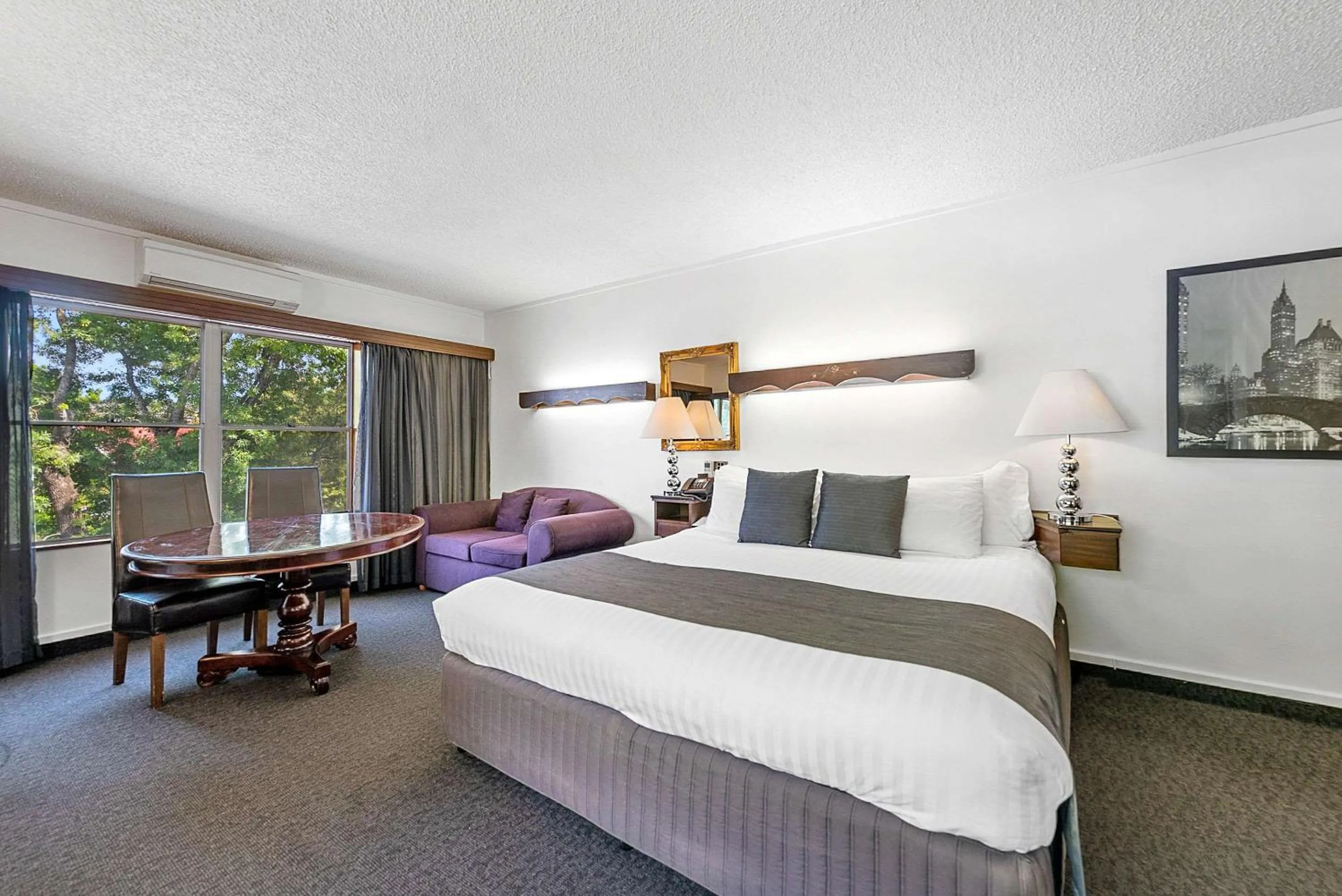 Bedroom, Bed in Quality Hotel Colonial Launceston