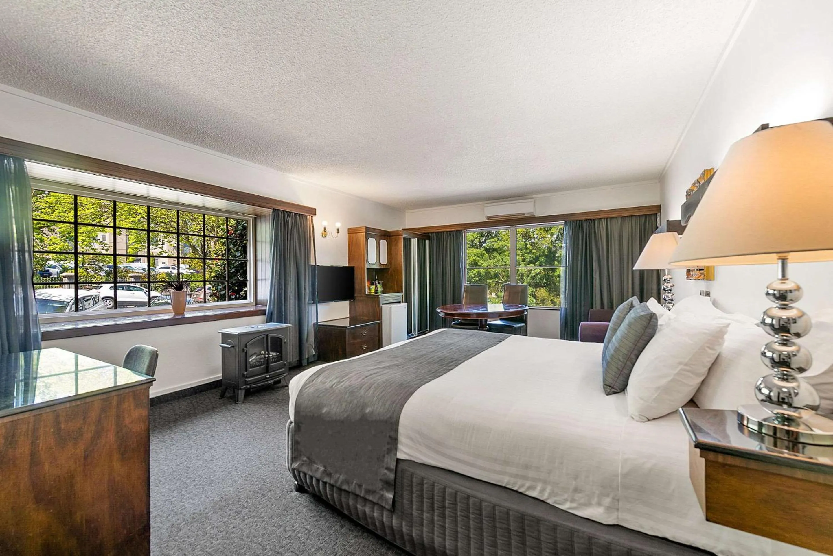 Bedroom, Bed in Quality Hotel Colonial Launceston