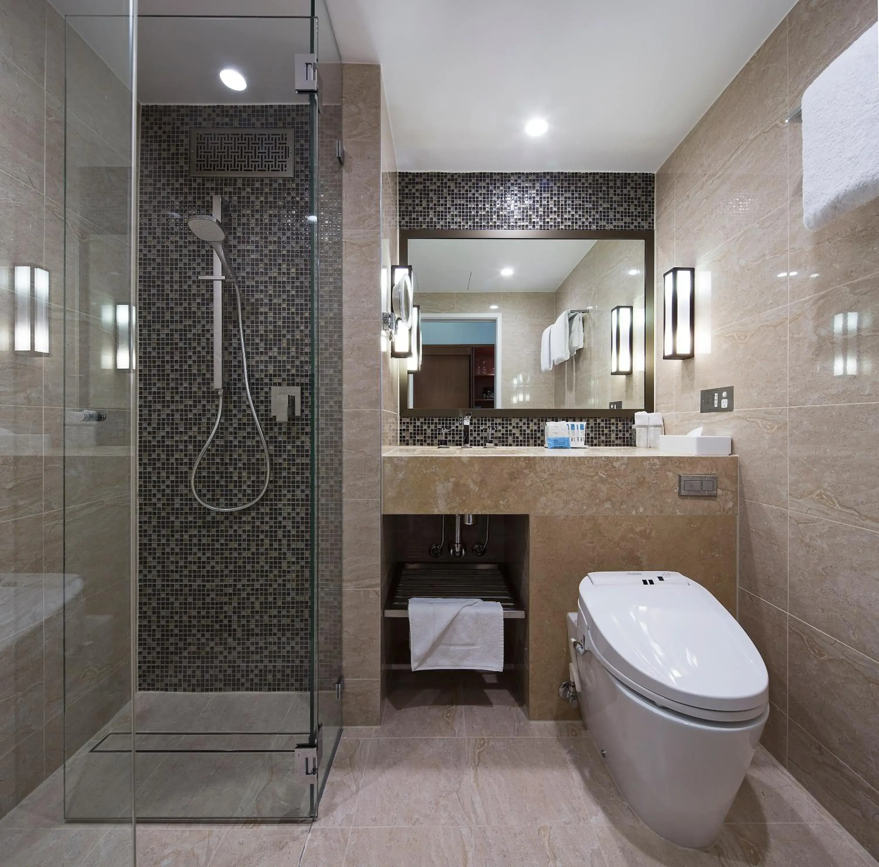 Premium City View Twin with Free Wifi in Royal On The Park Premium City View Twin with Free Wifi in Royal On The Park