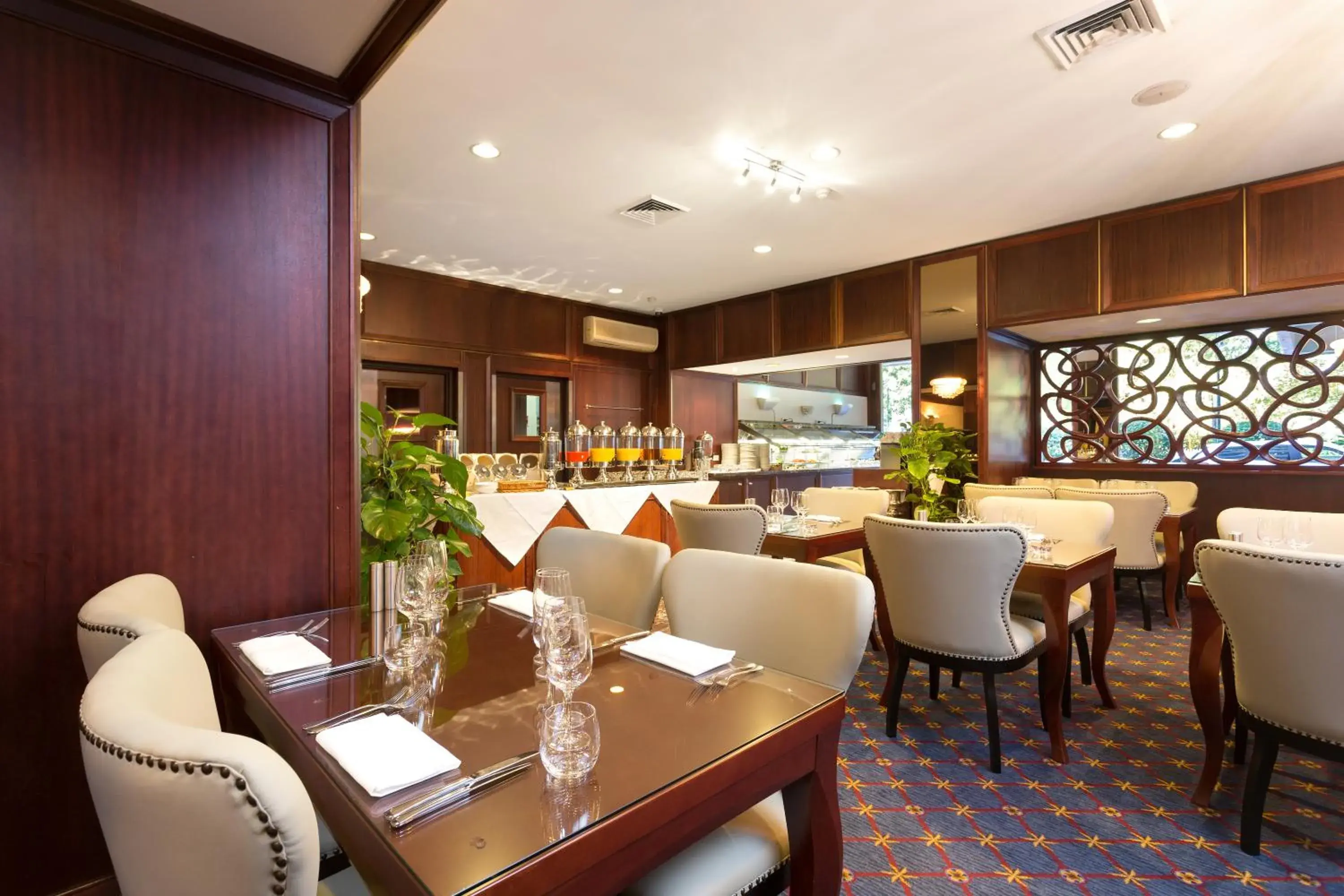 Restaurant/places to eat in Royal On The Park Restaurant/places to eat in Royal On The Park