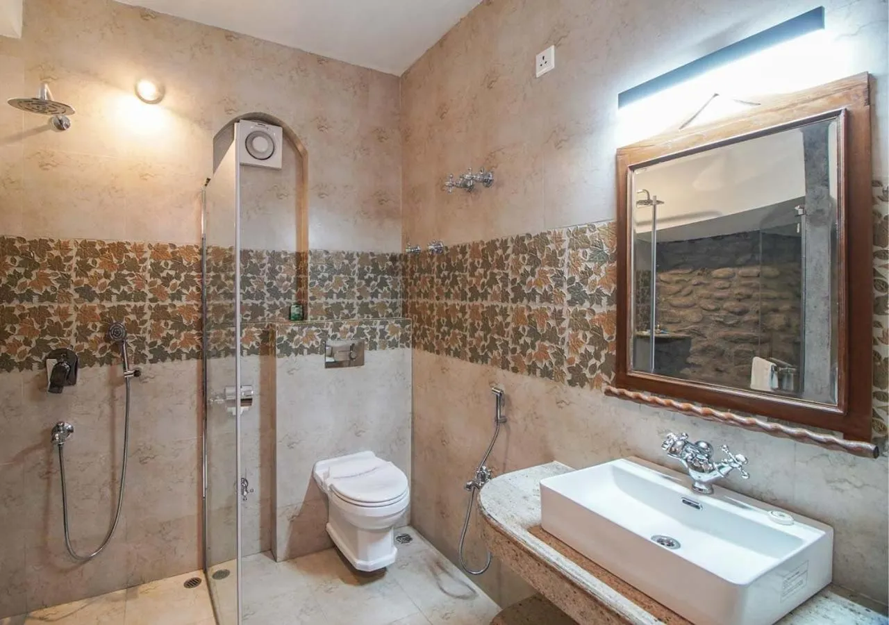 Bathroom in Cochrane Place Hotel