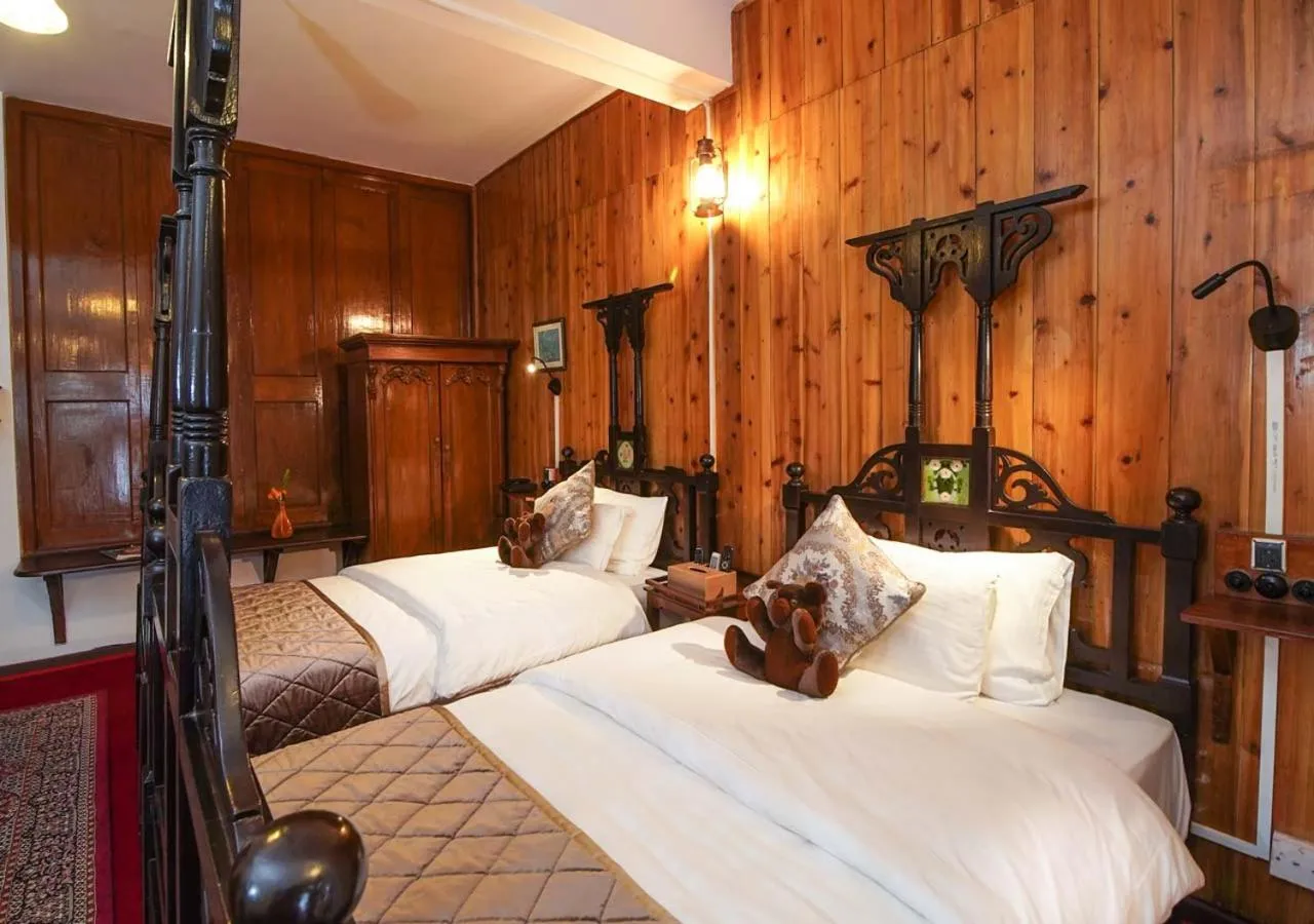 Cochrane Place Hotel