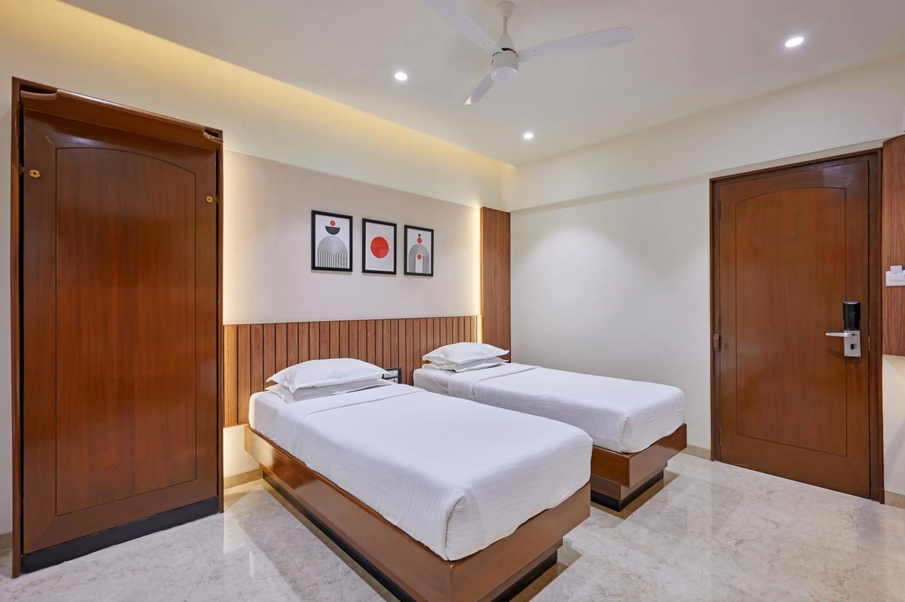 Bed in Hotel Karl Residency