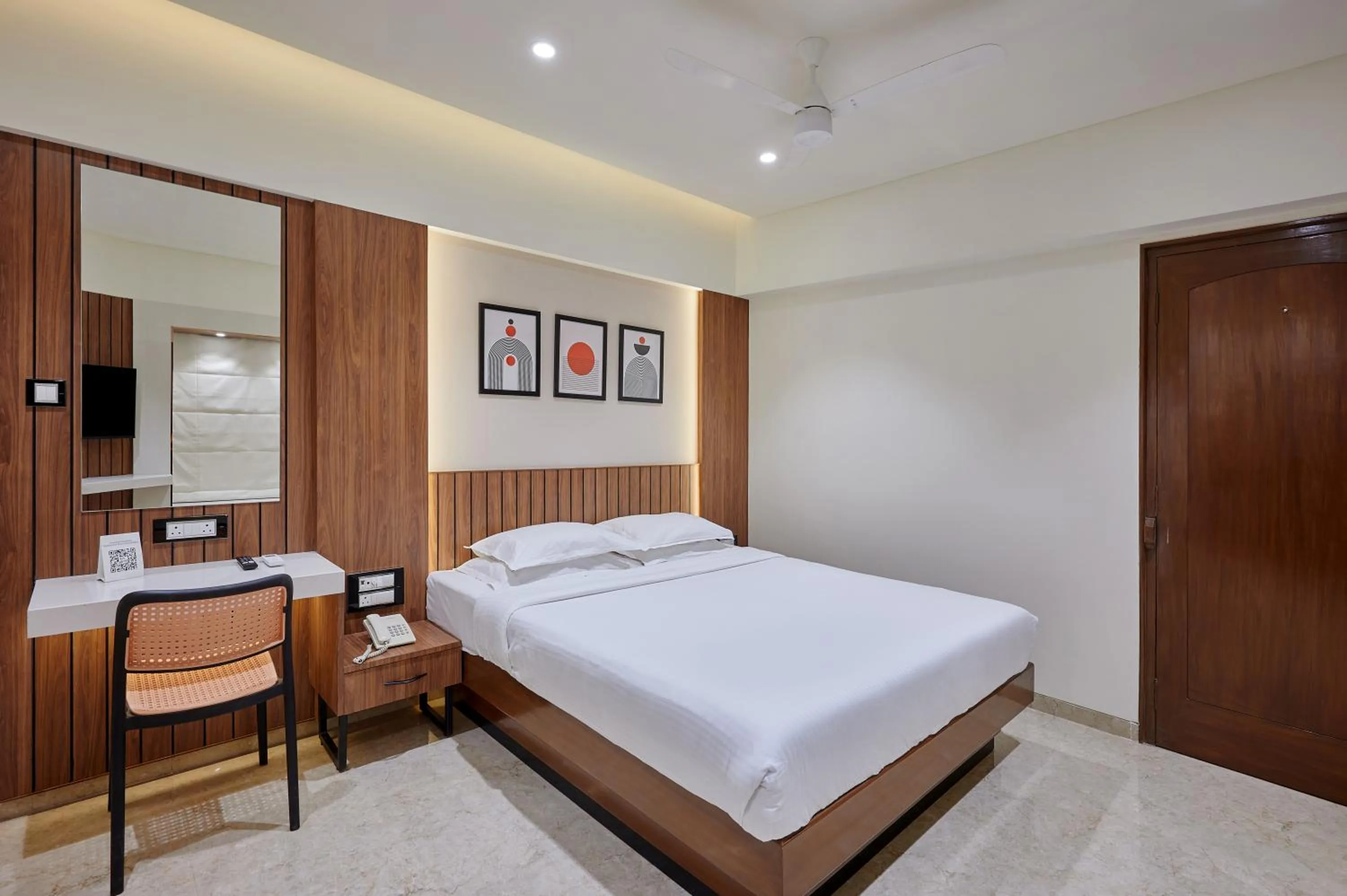 Bed in Hotel Karl Residency