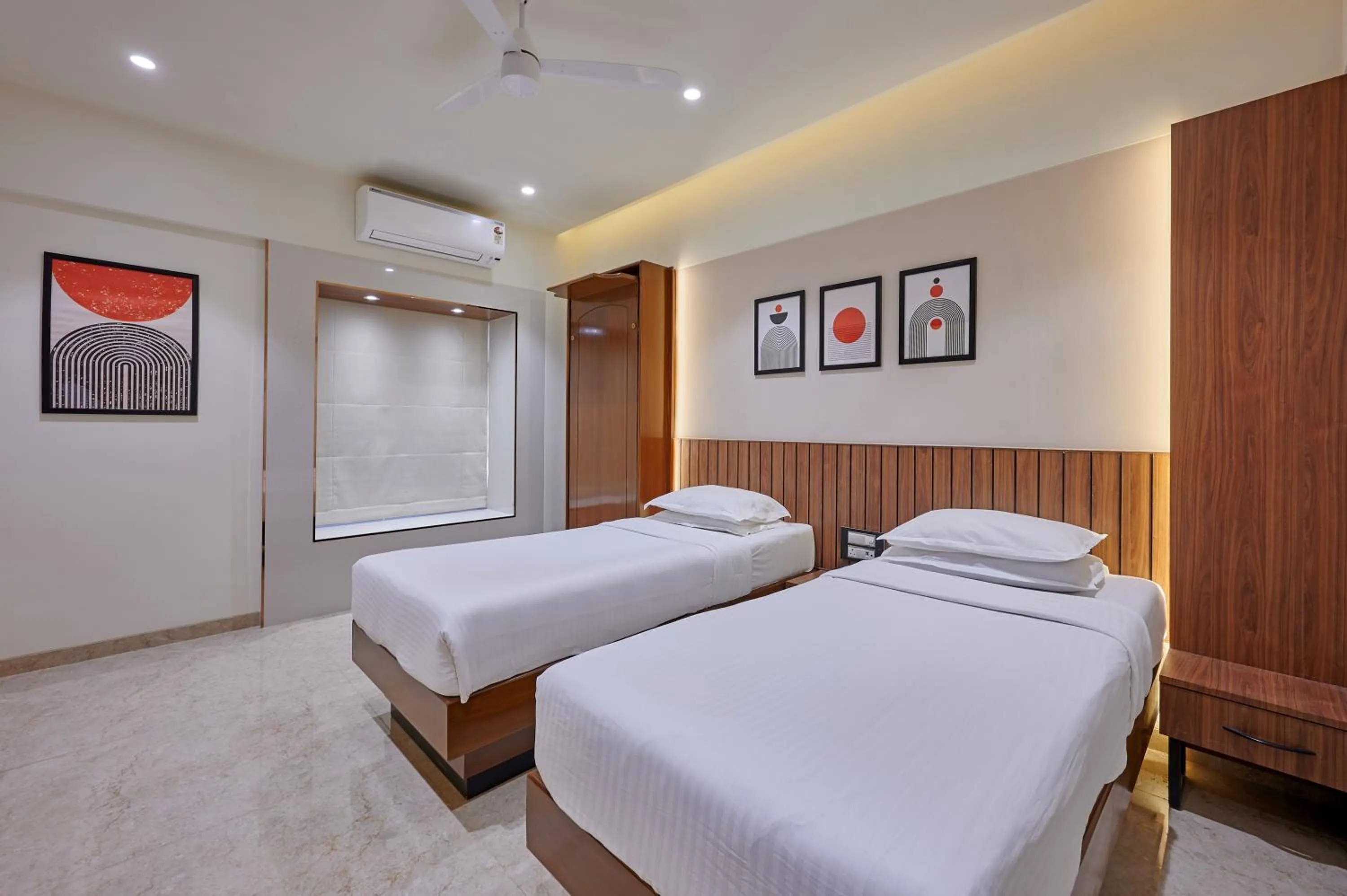 Bed in Hotel Karl Residency