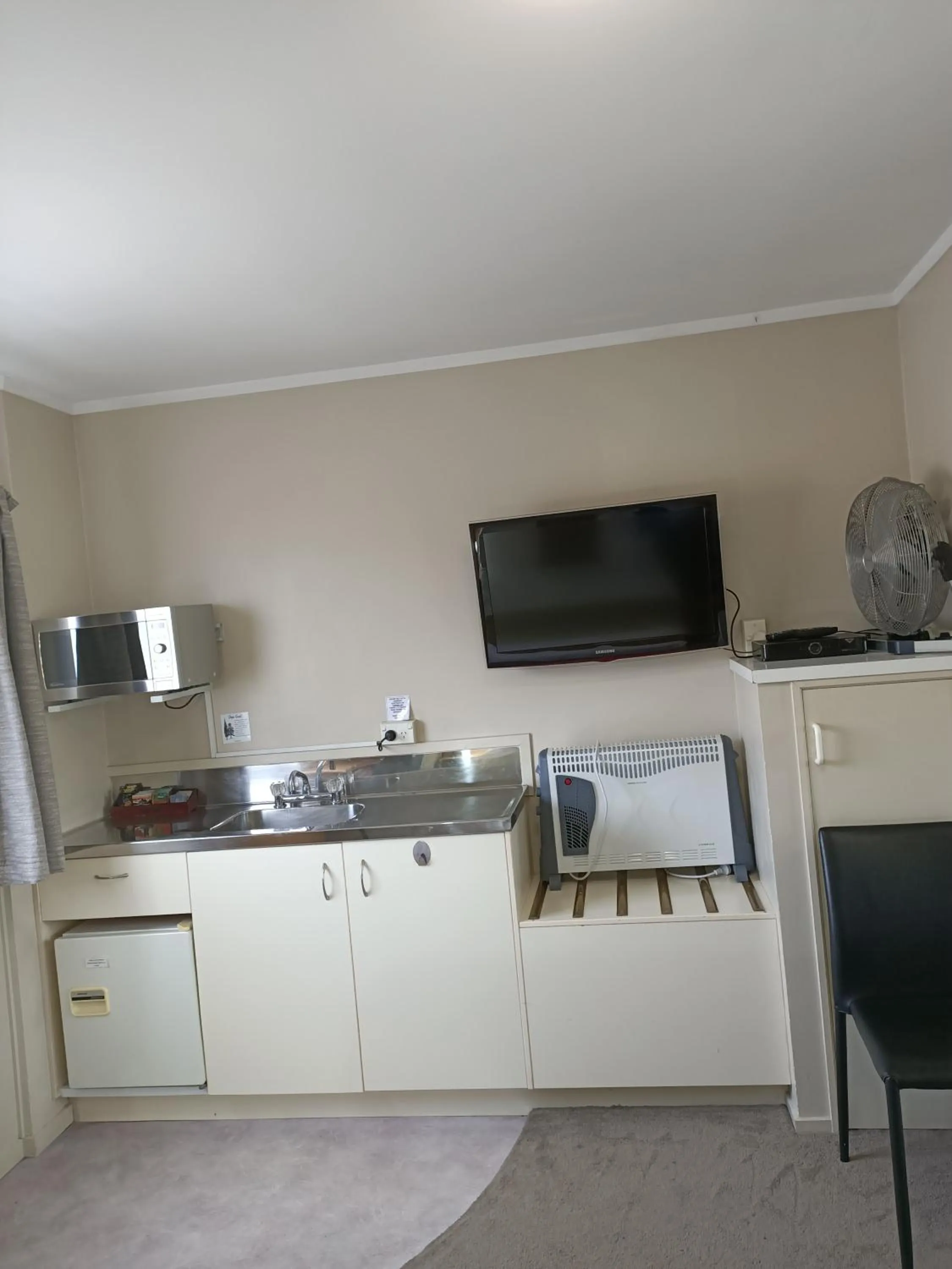 Kitchen or kitchenette in ASURE Macy's Motor Inn