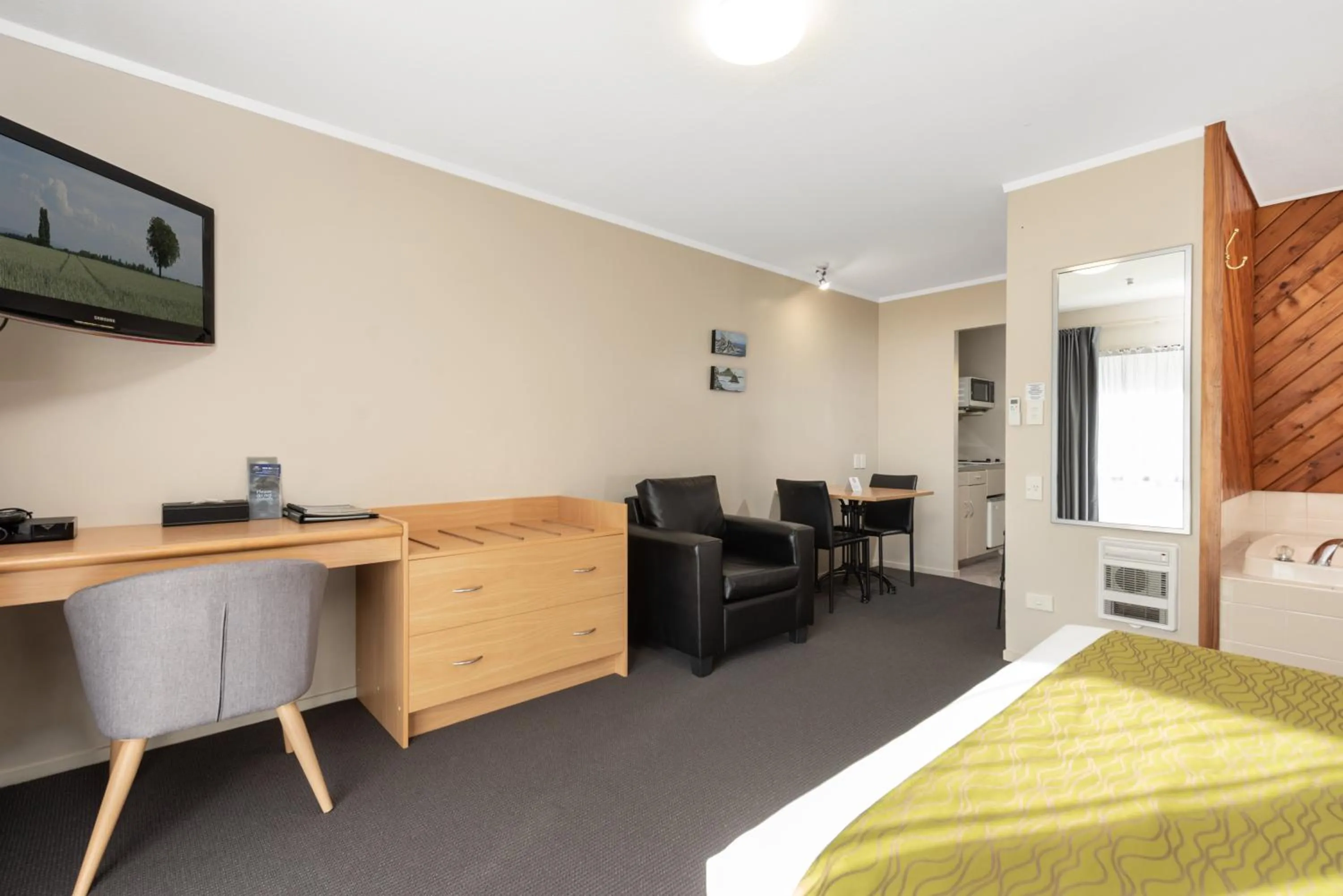 Photo of the whole room, Bed in ASURE Macy's Motor Inn