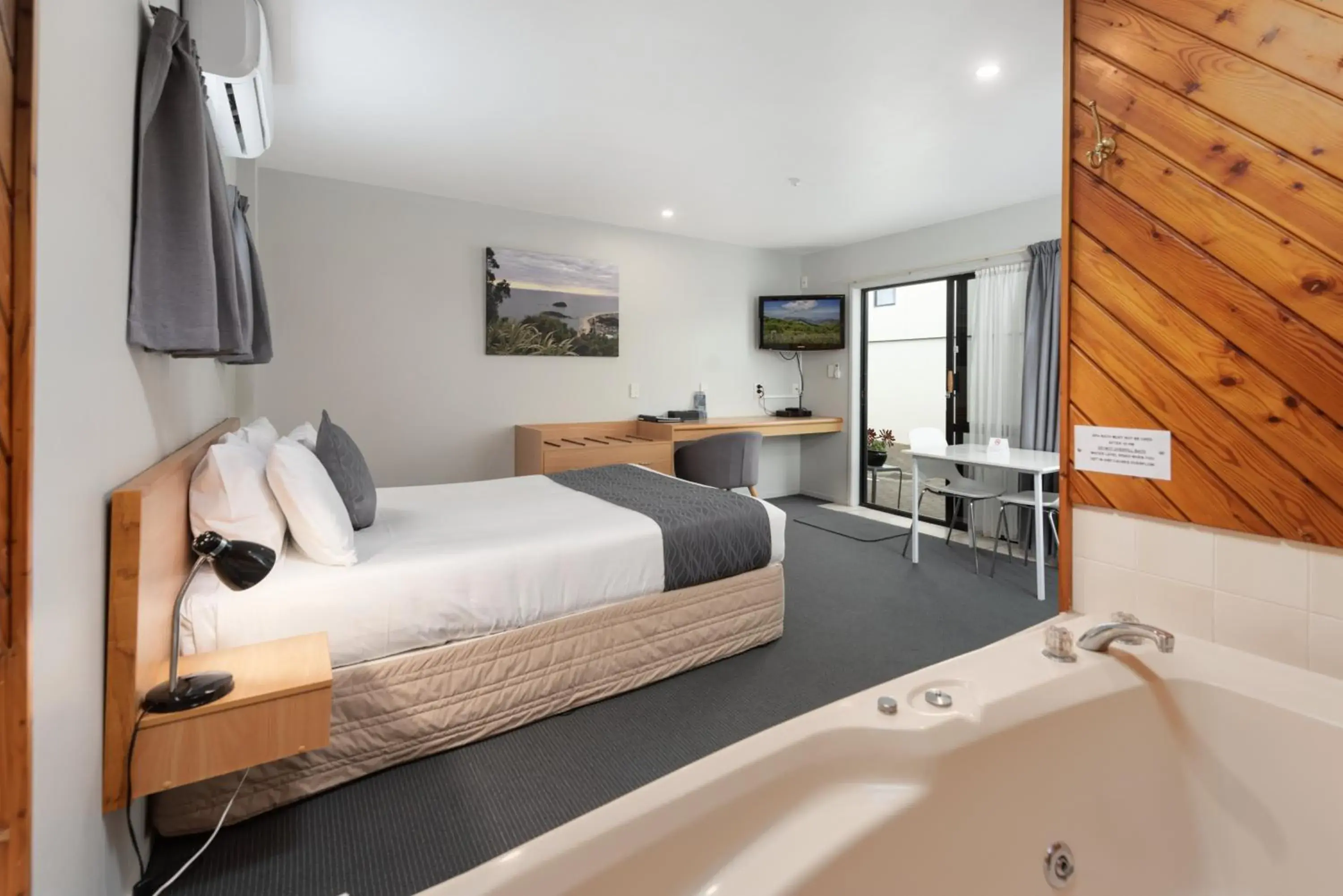 King Studio with Spa Bath in ASURE Macy's Motor Inn King Studio with Spa Bath in ASURE Macy's Motor Inn