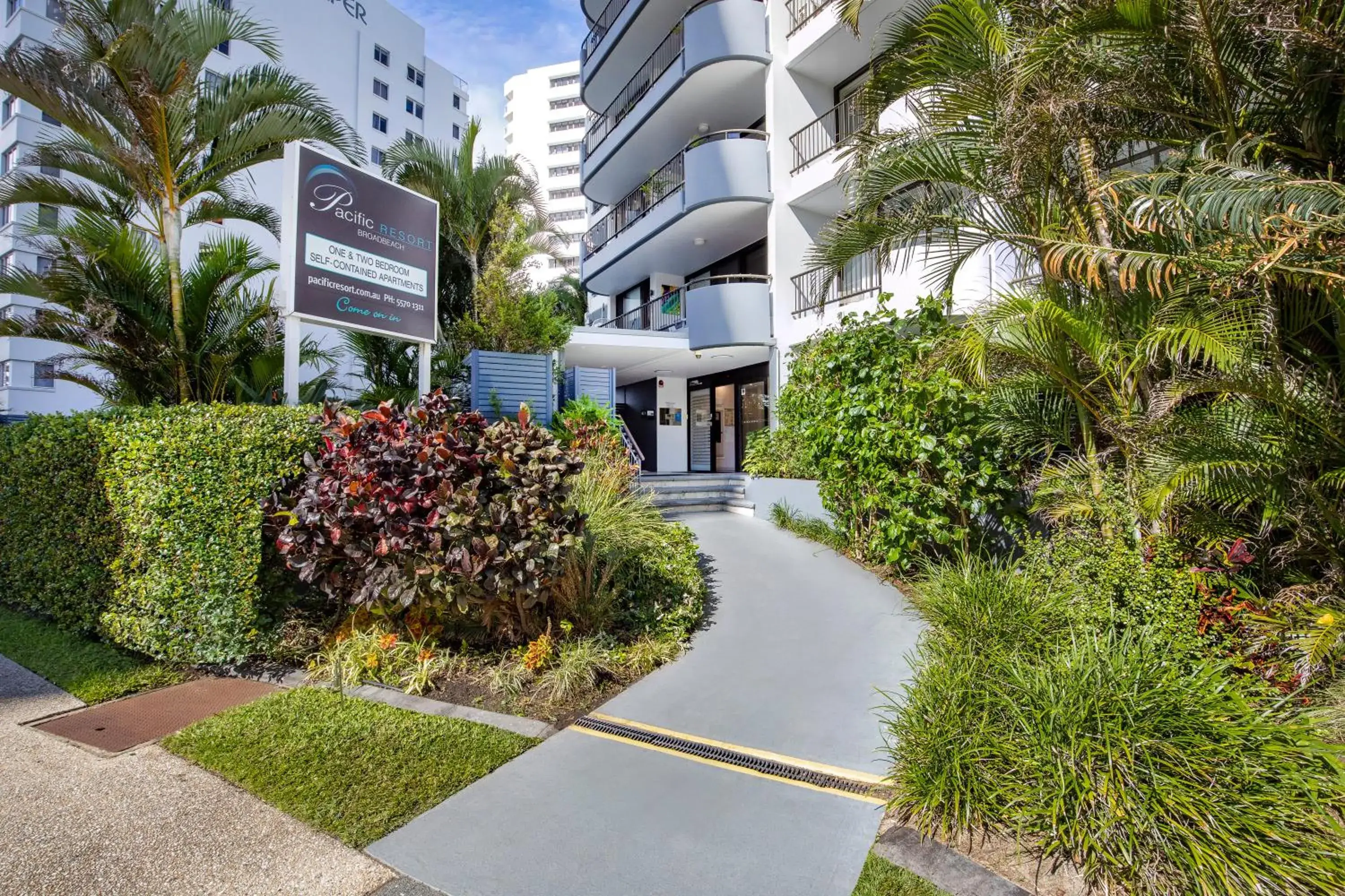 Property building in Pacific Resort Broadbeach Property building in Pacific Resort Broadbeach