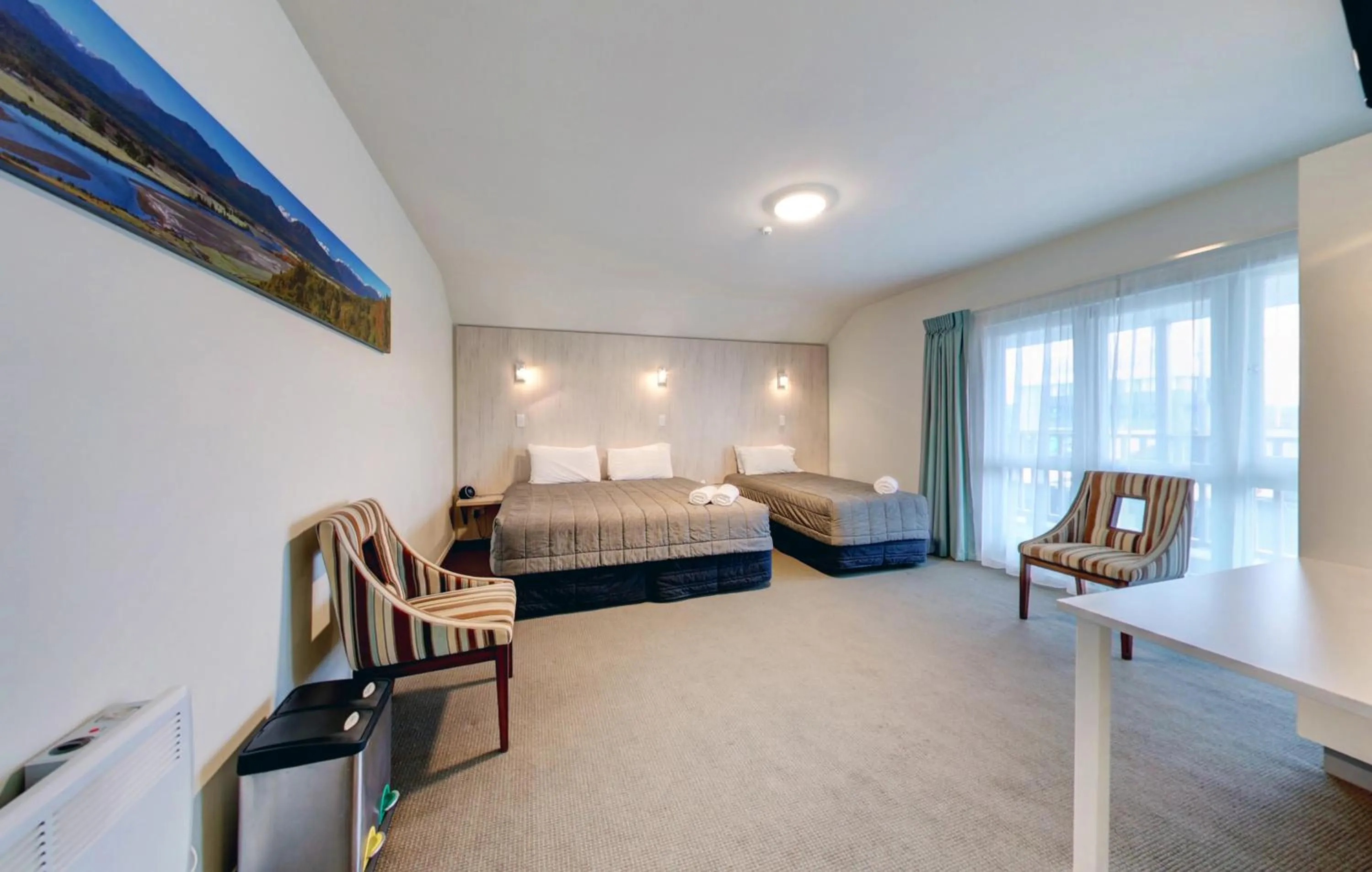 Photo of the whole room, Bed in Beachfront Hotel Hokitika