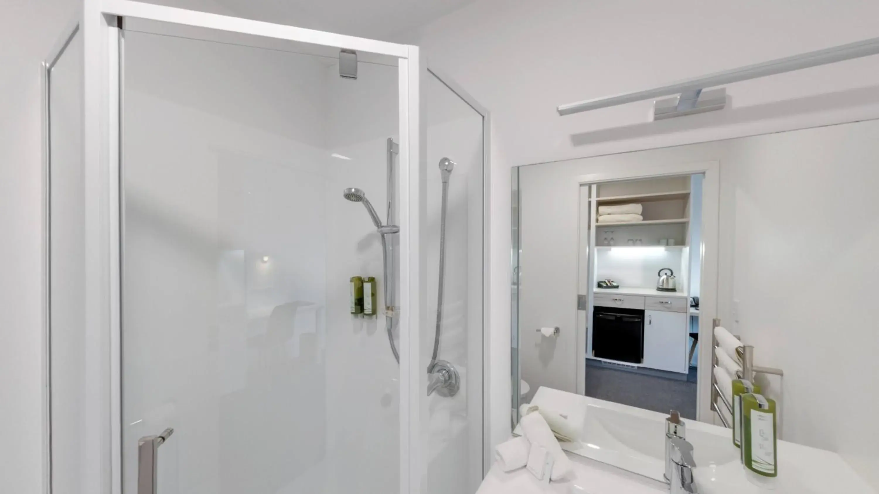 Bathroom in Beachfront Hotel Hokitika Bathroom in Beachfront Hotel Hokitika