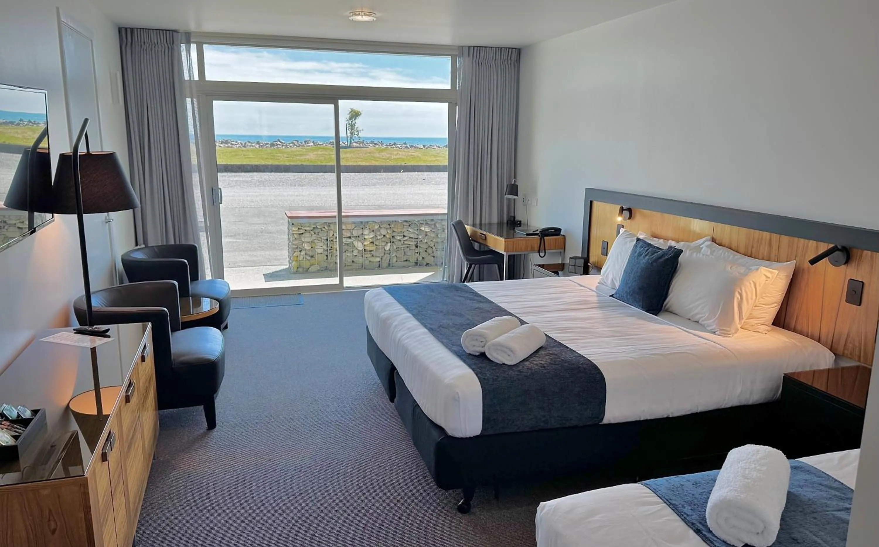 Sea view, Bed in Beachfront Hotel Hokitika