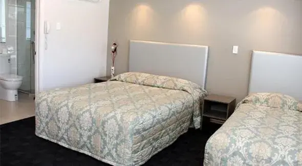 Bed in Phoenix Palm Motel Bed in Phoenix Palm Motel