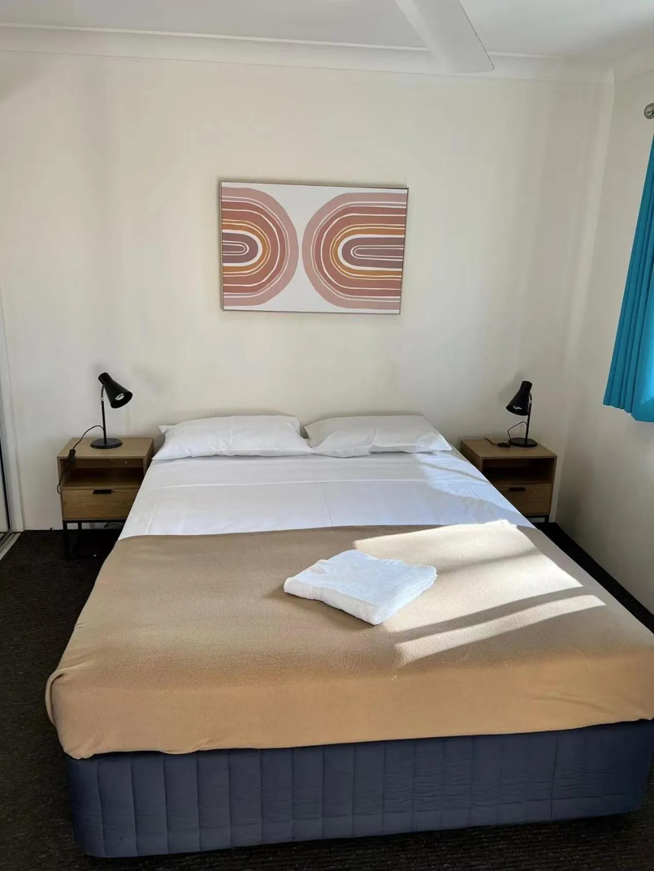 Bed in Aruba Surf Resort