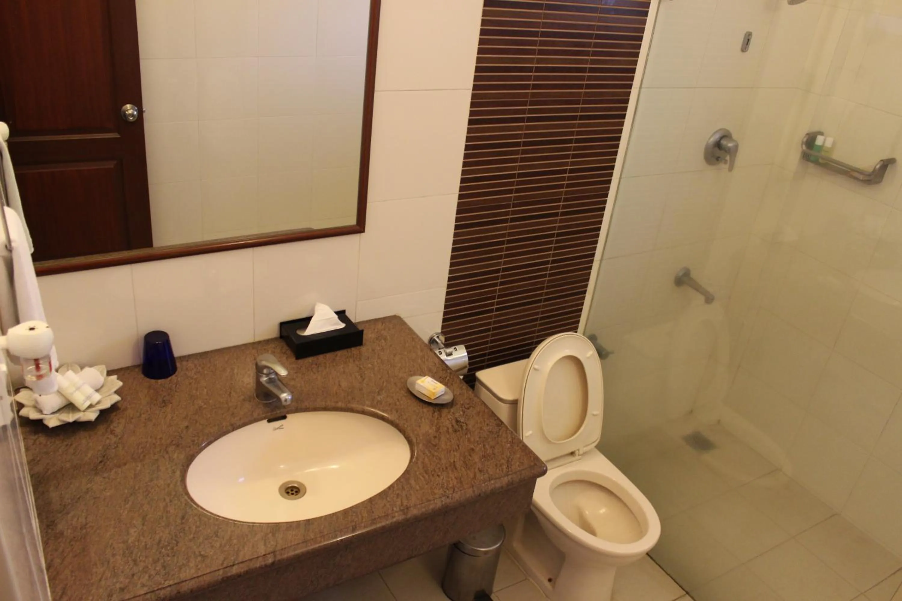 Shower in juSTa Off MG Road