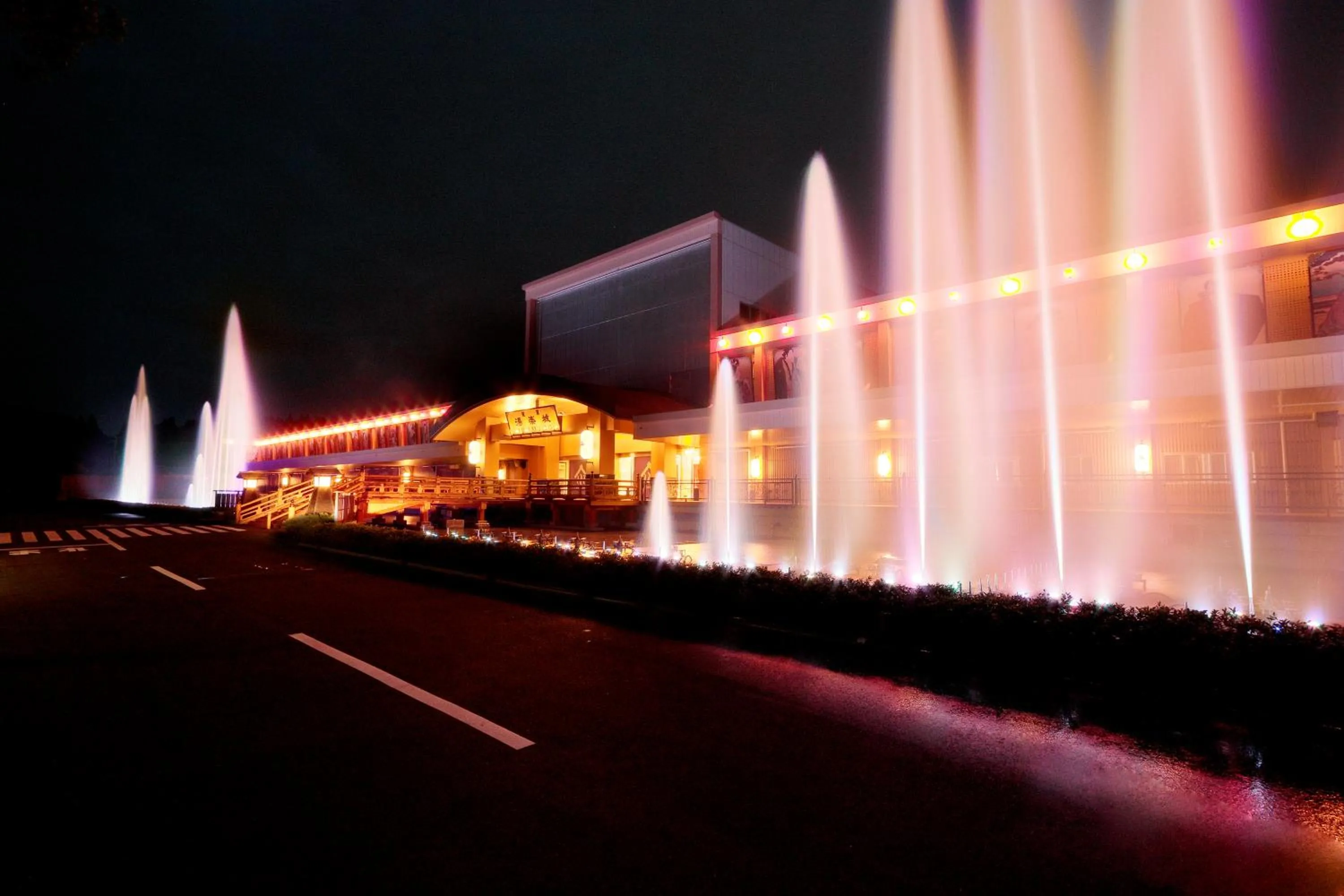 Night in International Resort Hotel Yurakujo