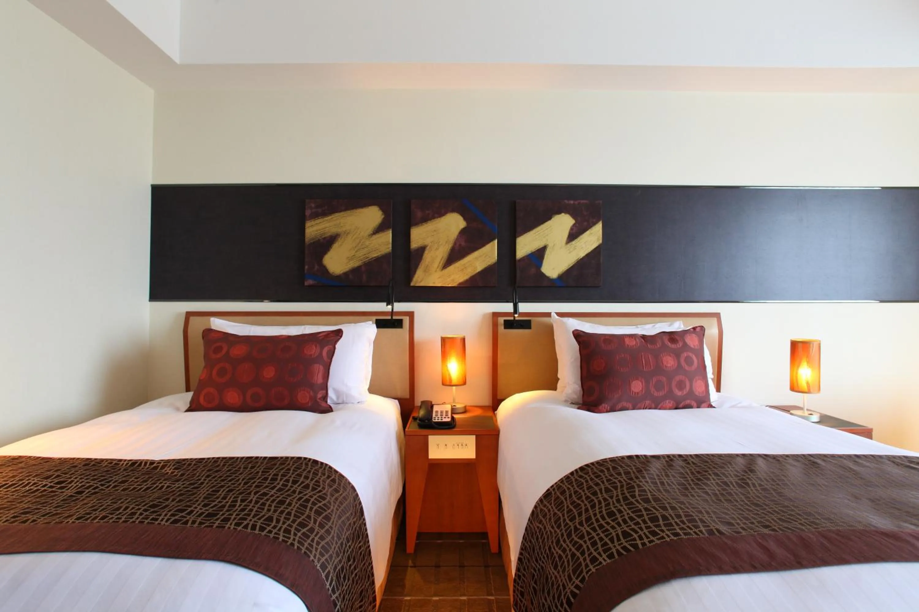 Bed in International Resort Hotel Yurakujo