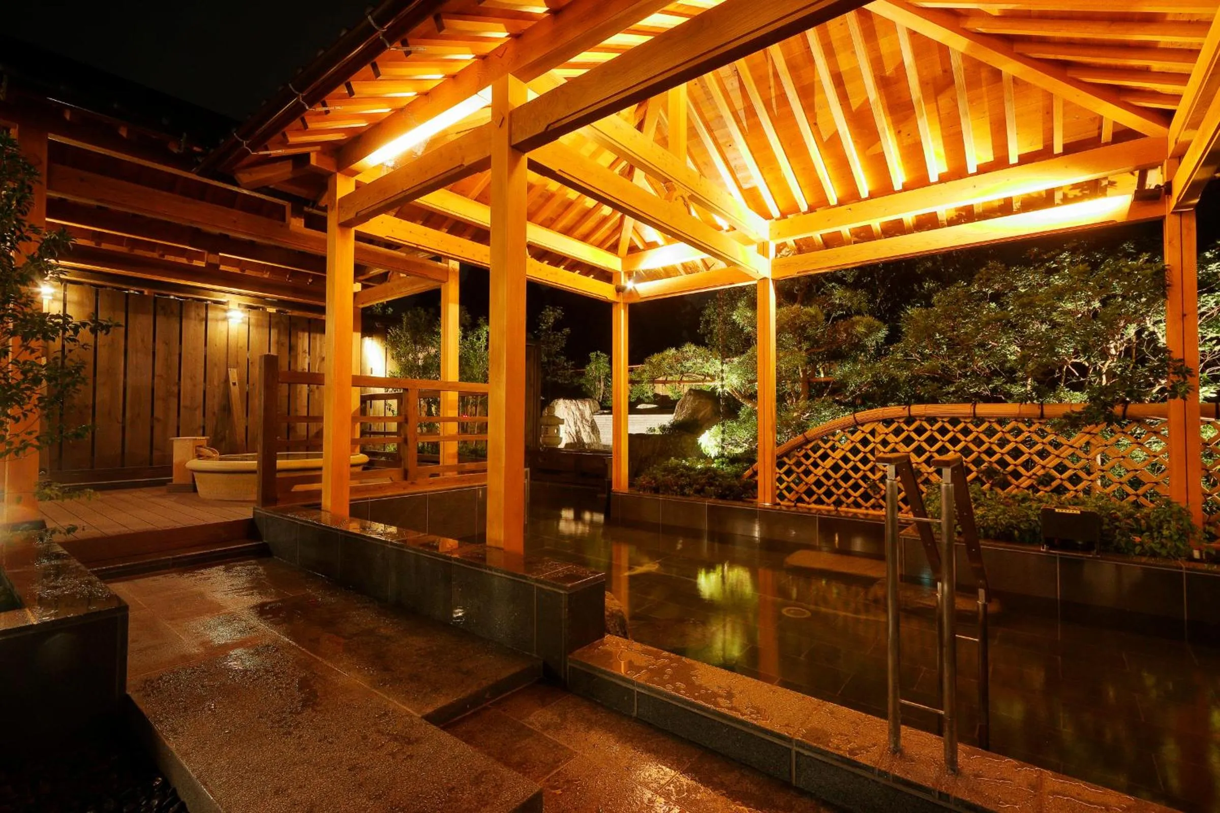 Open Air Bath in International Resort Hotel Yurakujo