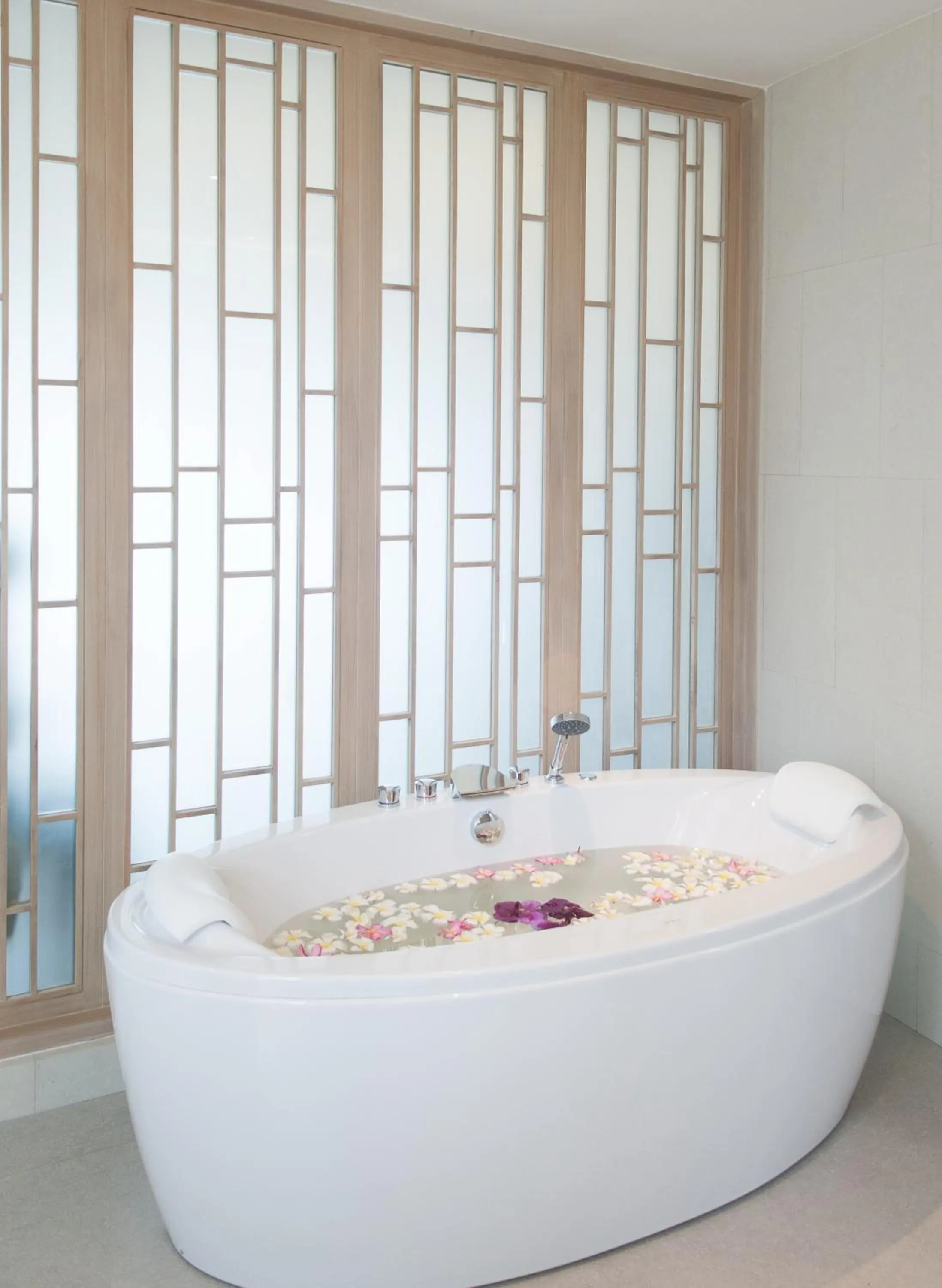 Bath in Chaweng Regent Beach Resort