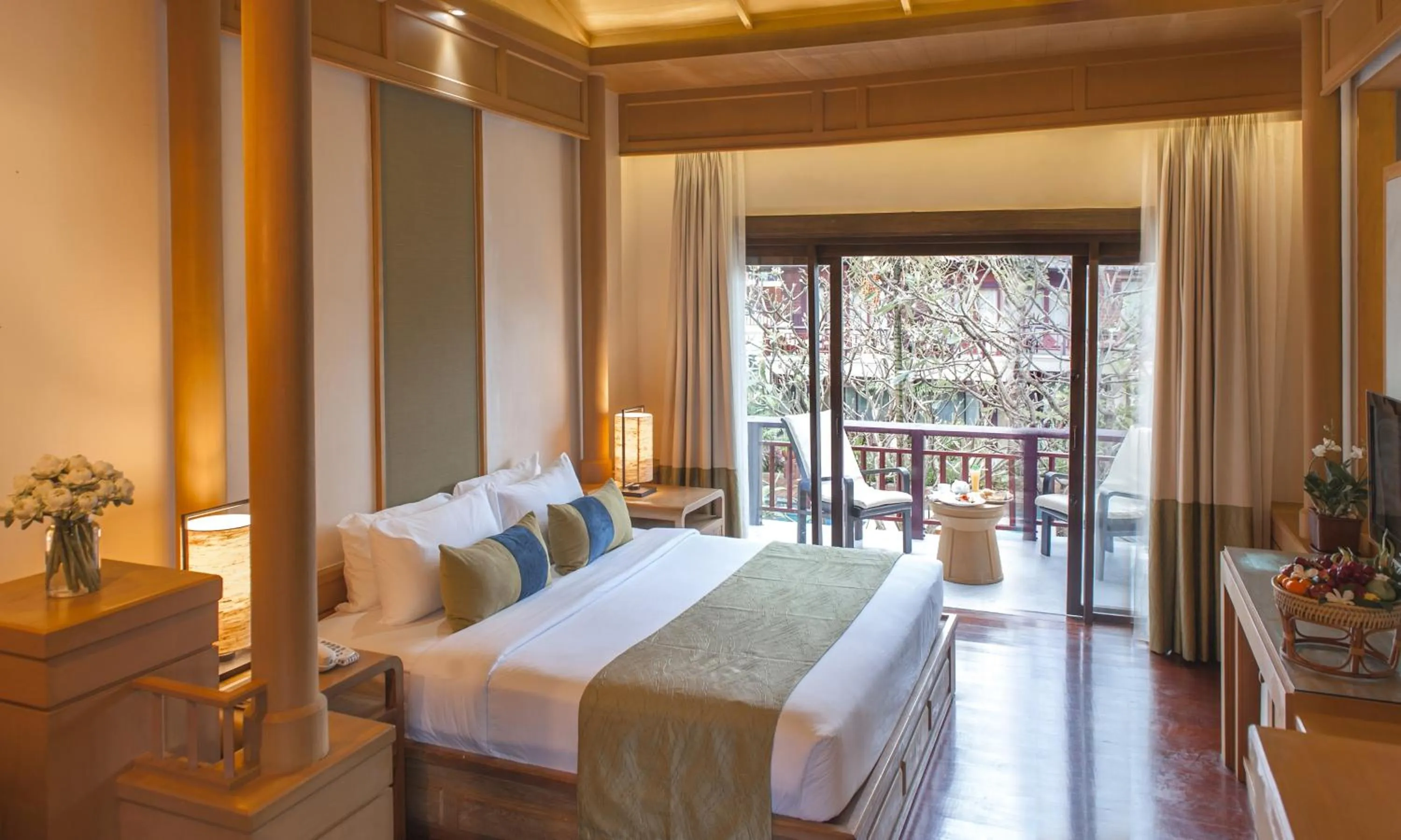 Bed in Chaweng Regent Beach Resort