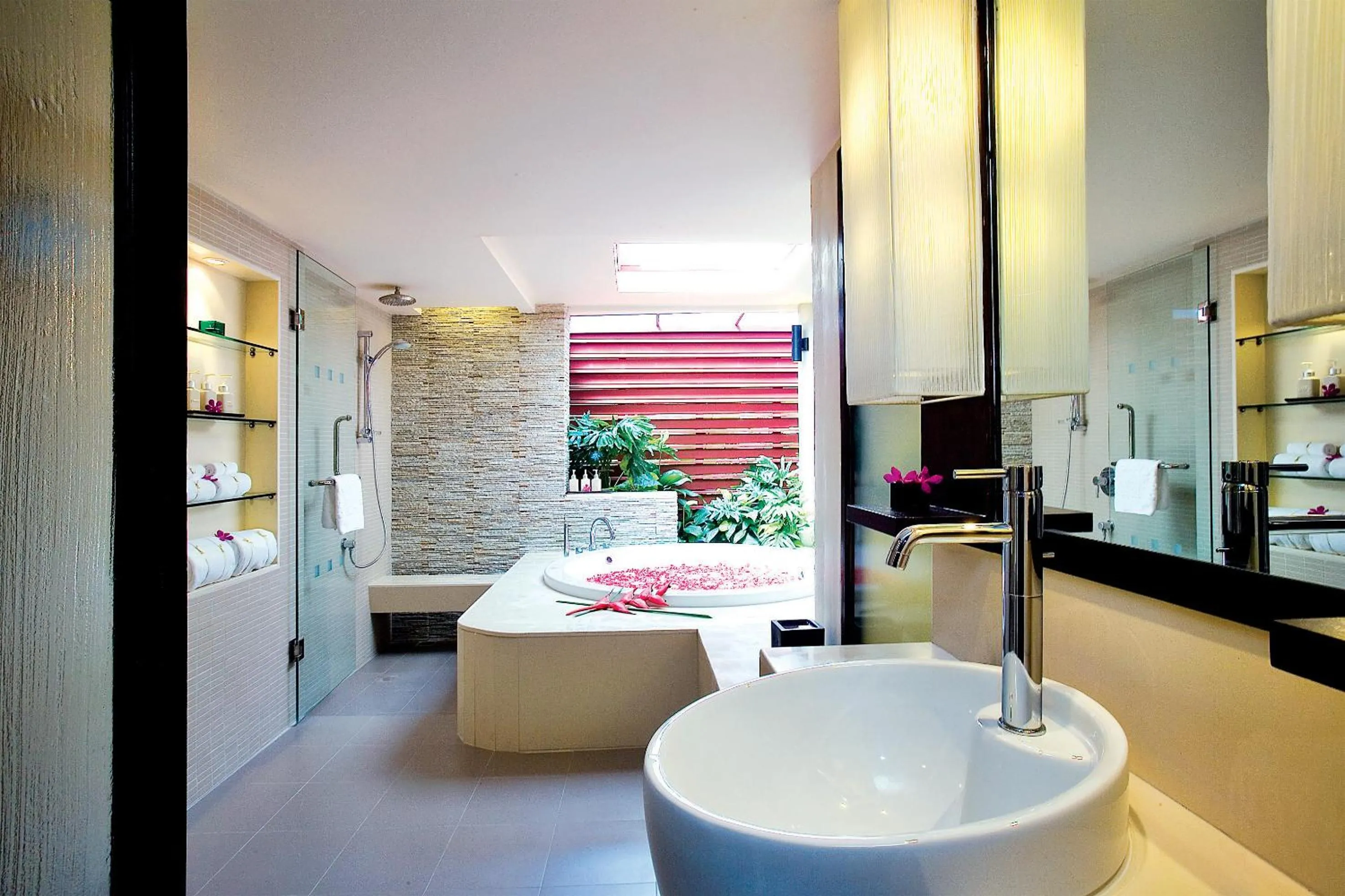 Bathroom in Chaweng Regent Beach Resort