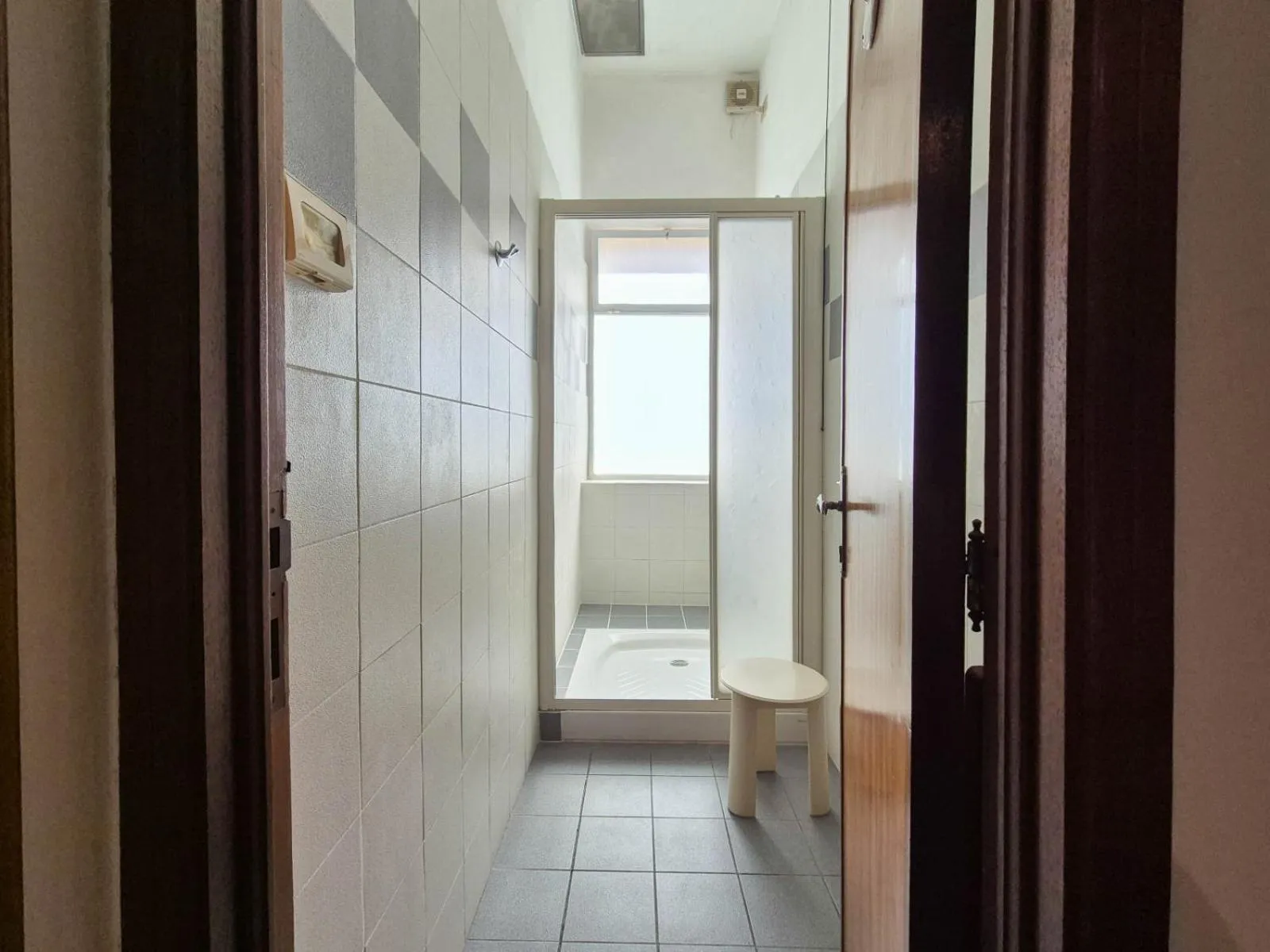 Shower in Helvetia Pisa Tower