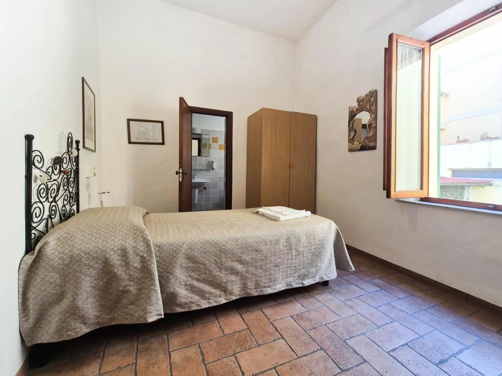 Bed in Helvetia Pisa Tower