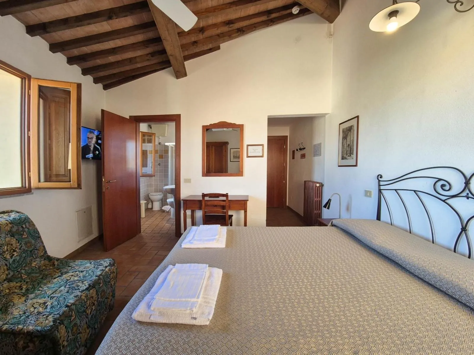 Bed in Helvetia Pisa Tower